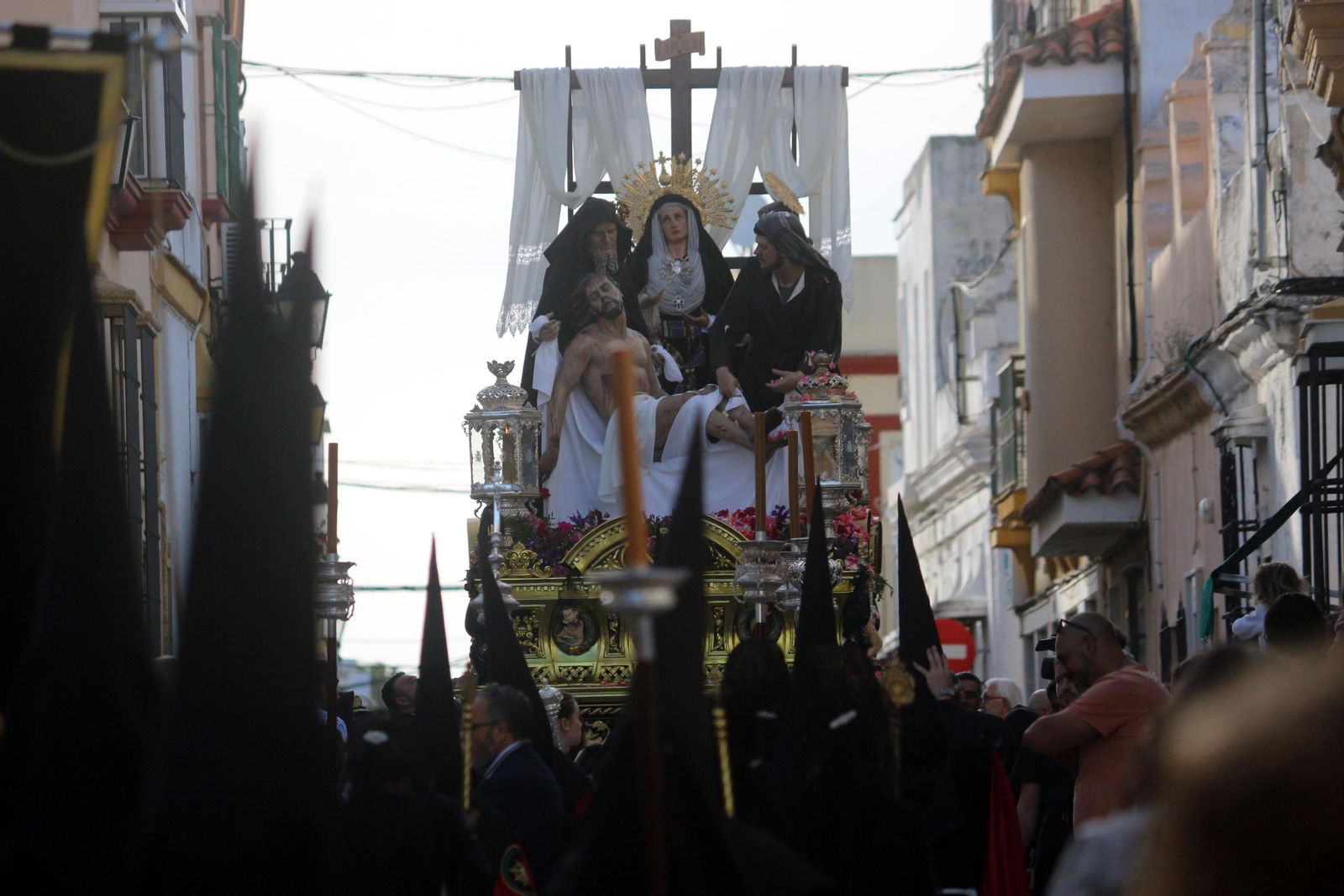 Las imágenes del Lunes Santo en Puerto Real 2023: Los Dolores