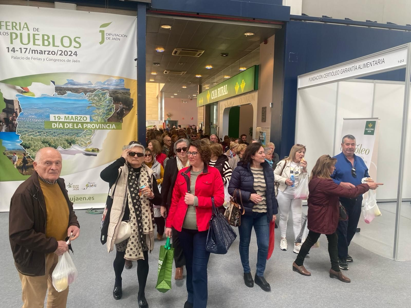 En imágenes: arrancan de forma multitudinaria la X Feria de los Pueblos de Jaén