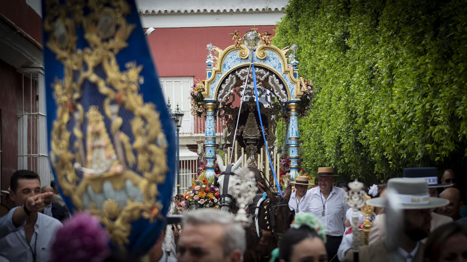 Romería del Rocío: las imágenes de la salida de la hermandad de San Fernando