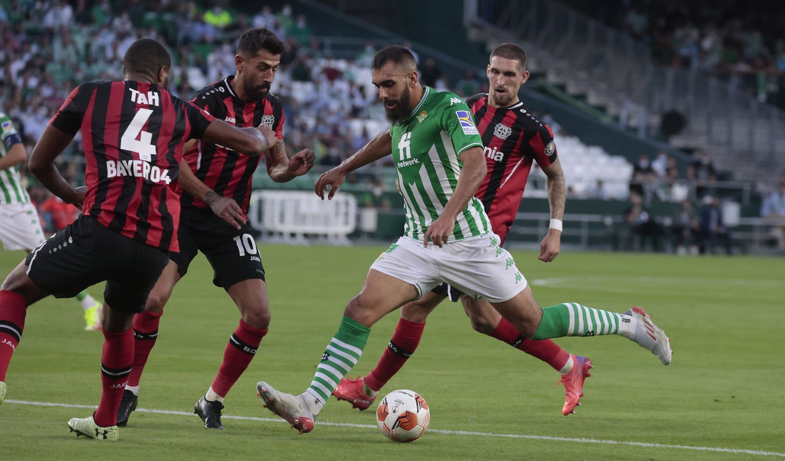 Las imágenes del Betis contra el Bayern Leverkusen