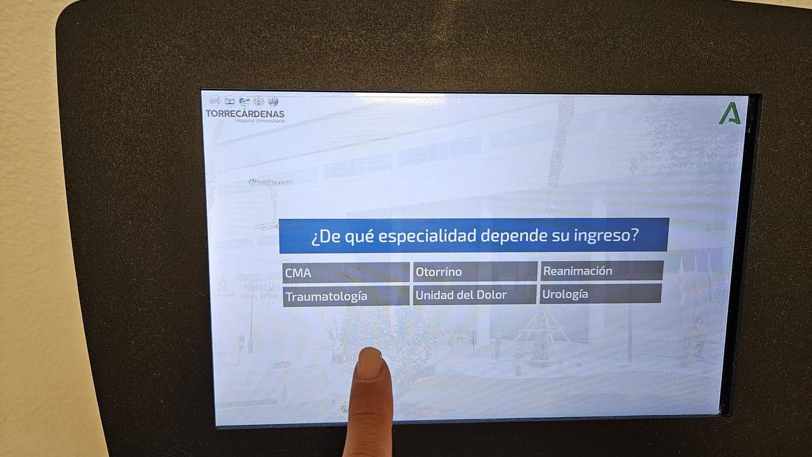 Hay distintas preguntas sobre los disferentes servicios y enfocadas tanto a pacientes como a familiares o incluso a los trabajadores