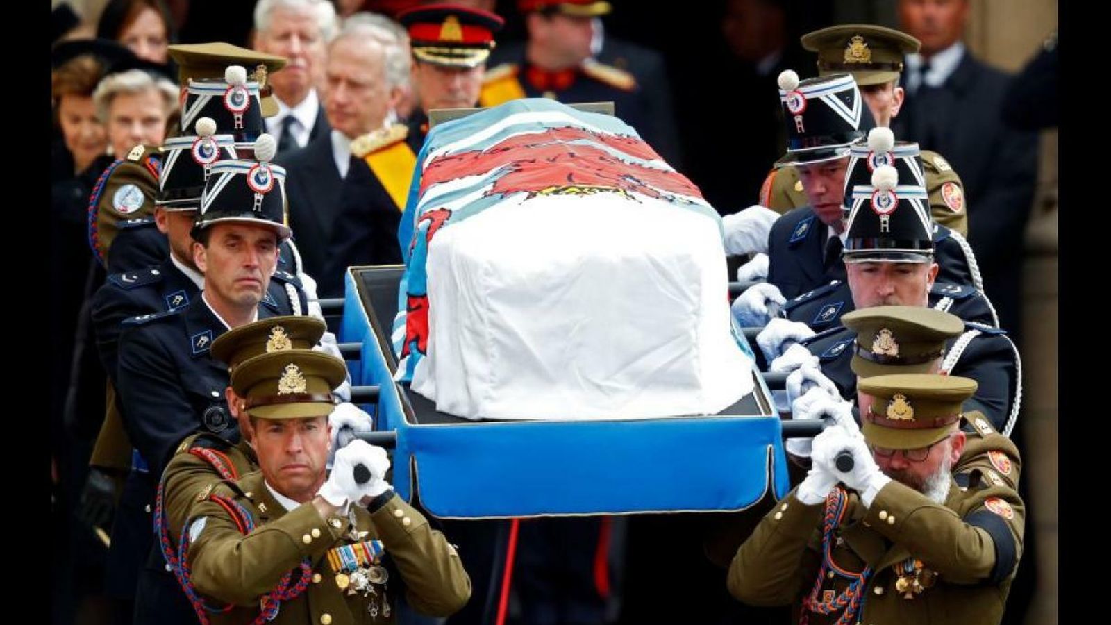 Féretro con los restos del gran duque Juan de Luxemburgo.