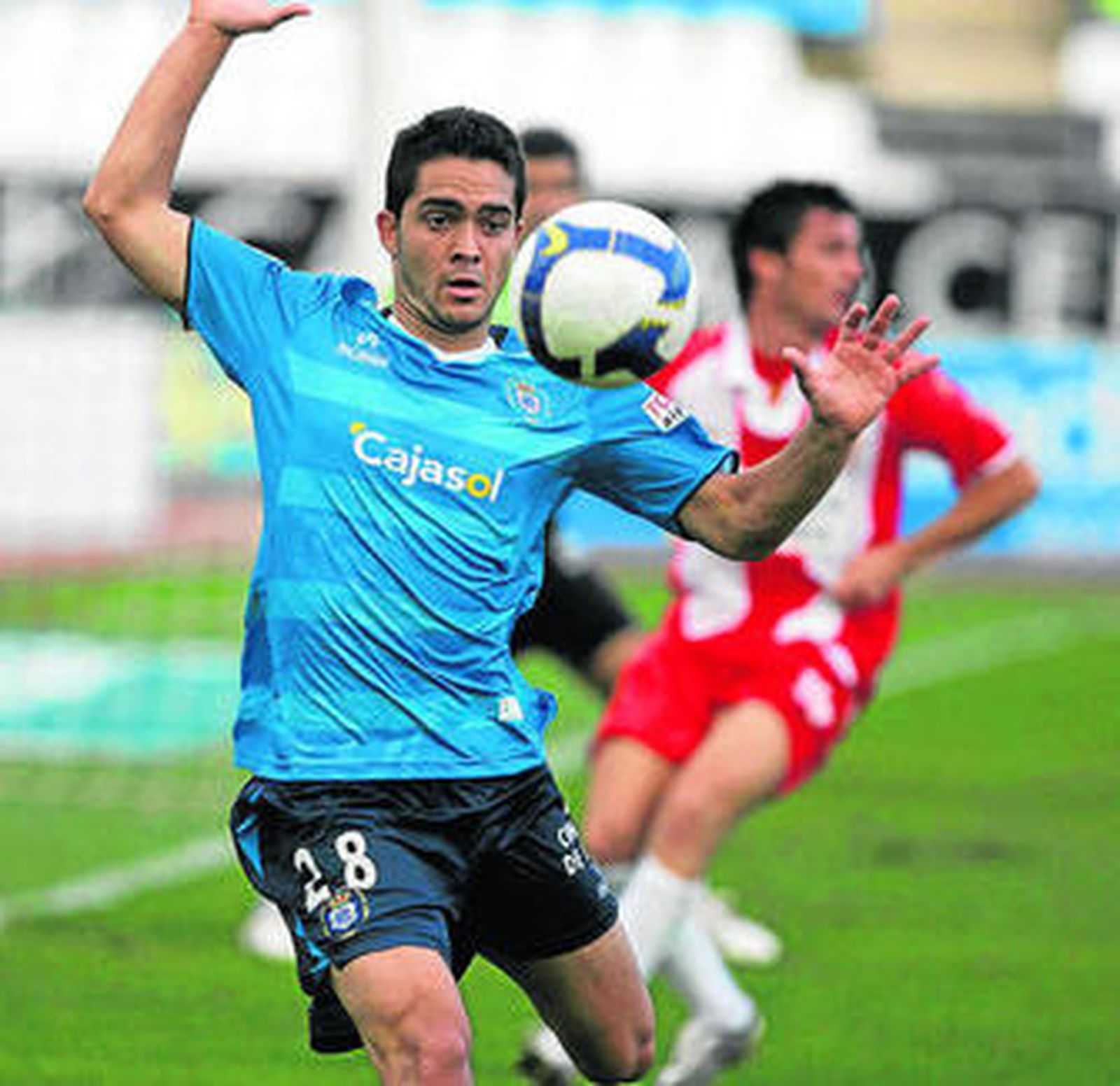 Pablo Oliveira, jugando en Almería con el Recre en la campaña pasada.