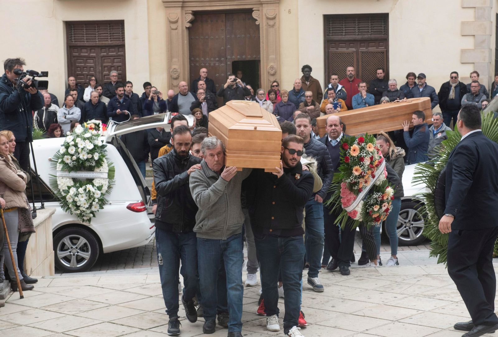 Despedida en la Catedral de Guadix a los fallecidos en el accidente