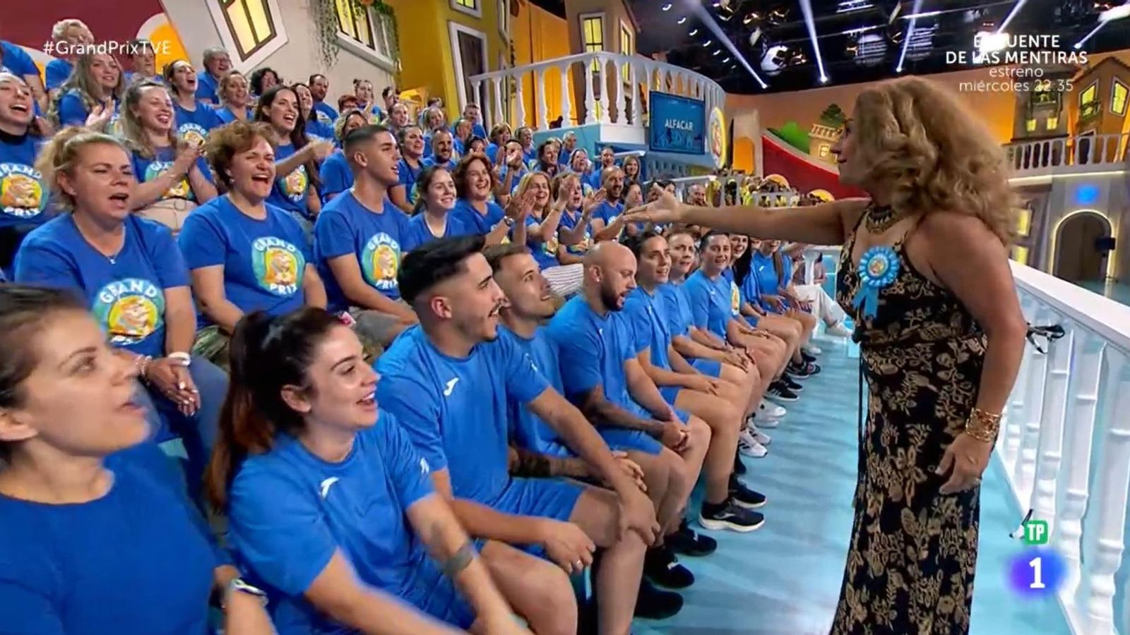 Lolita animaba a los concursantes y público de Alfacar en la grada del Grand Prix de TVE Lolita animaba a los concursantes y público de Alfacar en la grada del Grand Prix de TVE