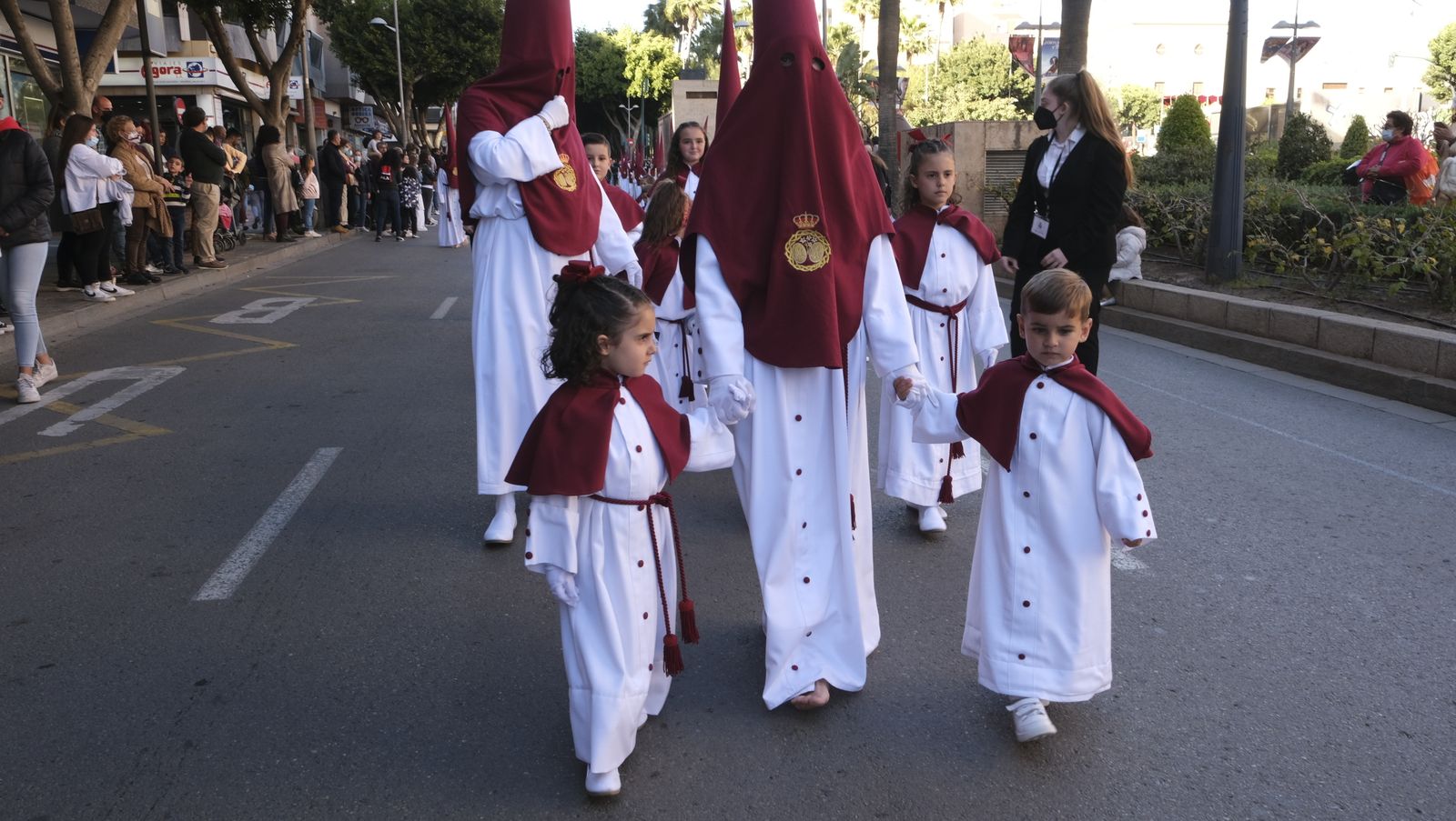 Fotogalería de la procesión de Coronación. Semana Santa Almería 2022.