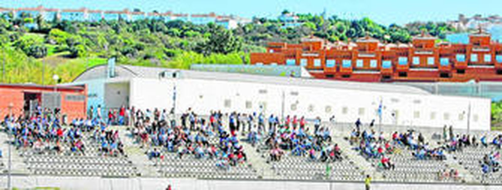 Unos doscientos cincuenta aficionados se dieron cita en la grada del Prado de la Feria para acompañar al Deportivo, esta vez en Medina.