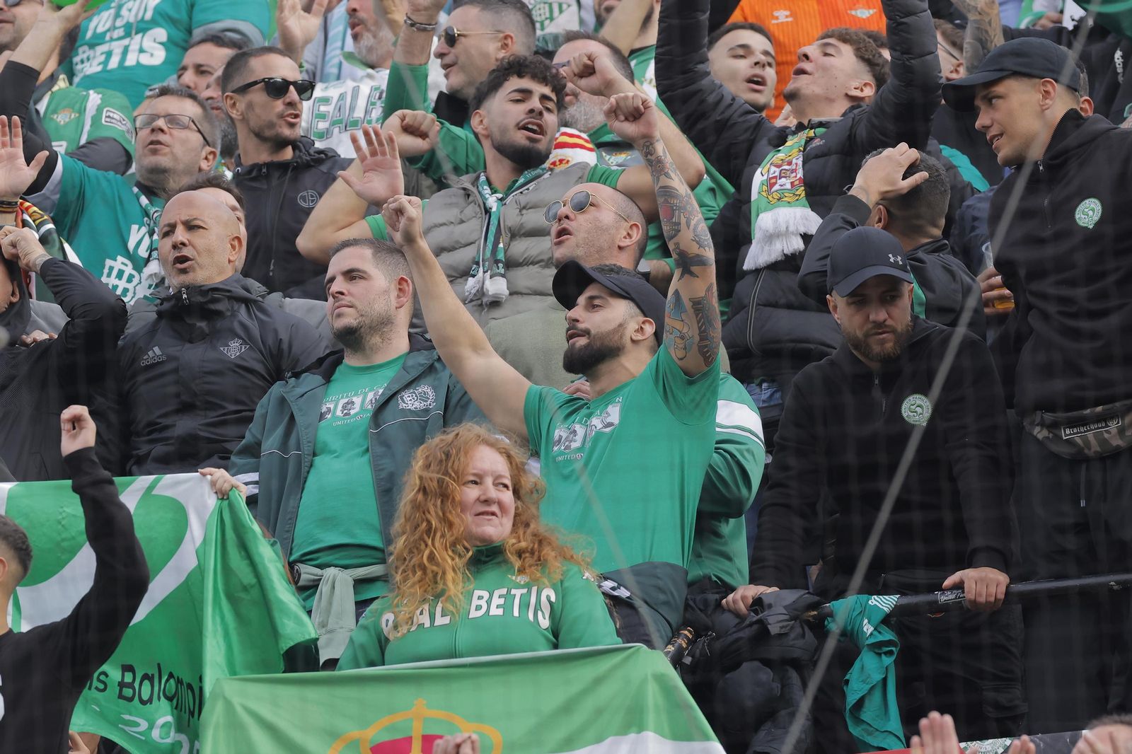 Búscate en las fotos del Sevilla -Betis