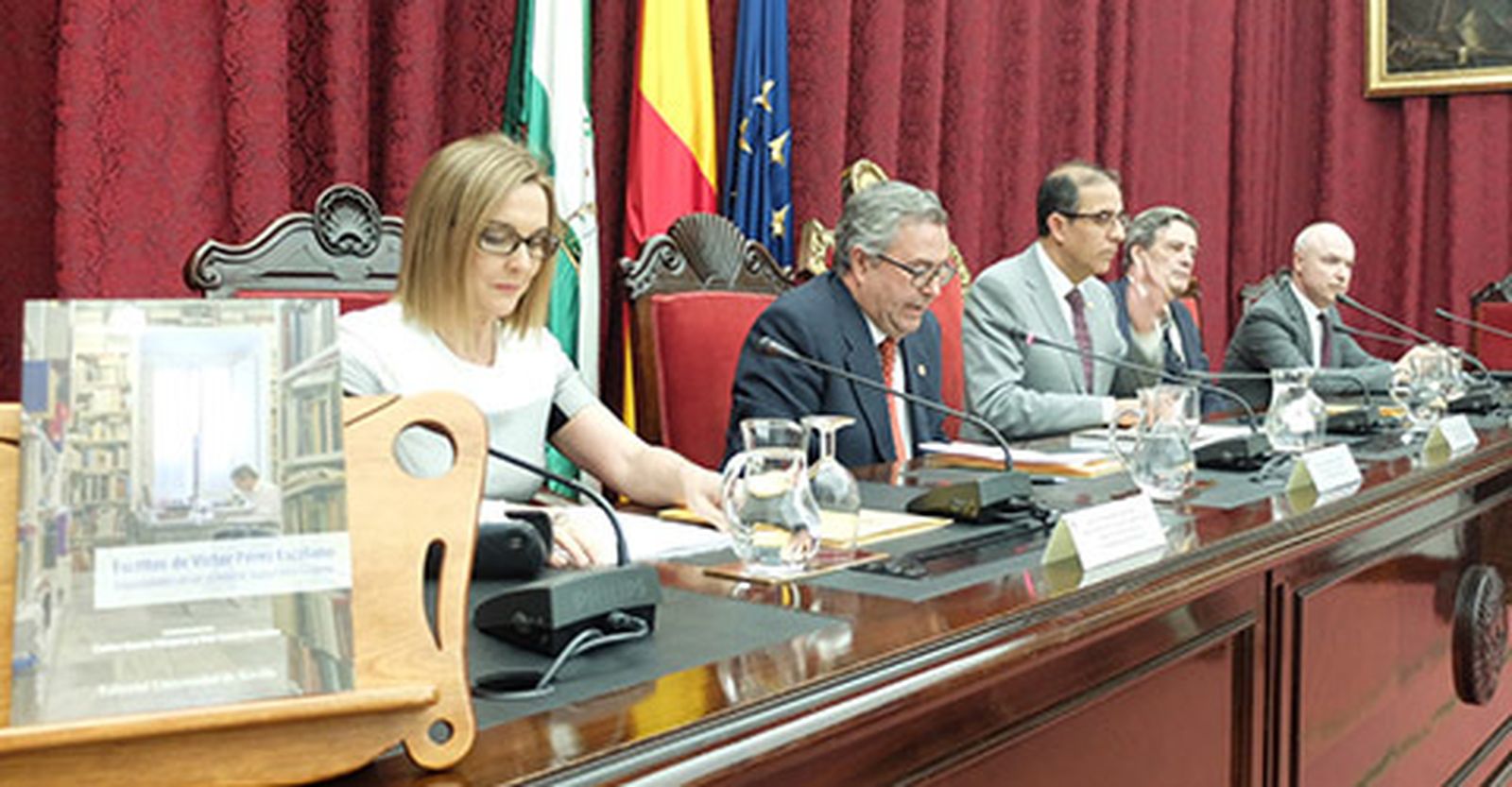 Presentación del libro homenaje a Víctor Pérez Escolano./US