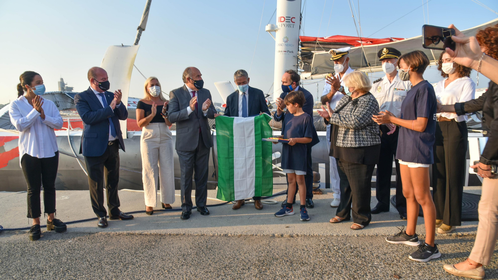 Las fotos del maxitrimaran y la presentación del puerto seco de Antequera