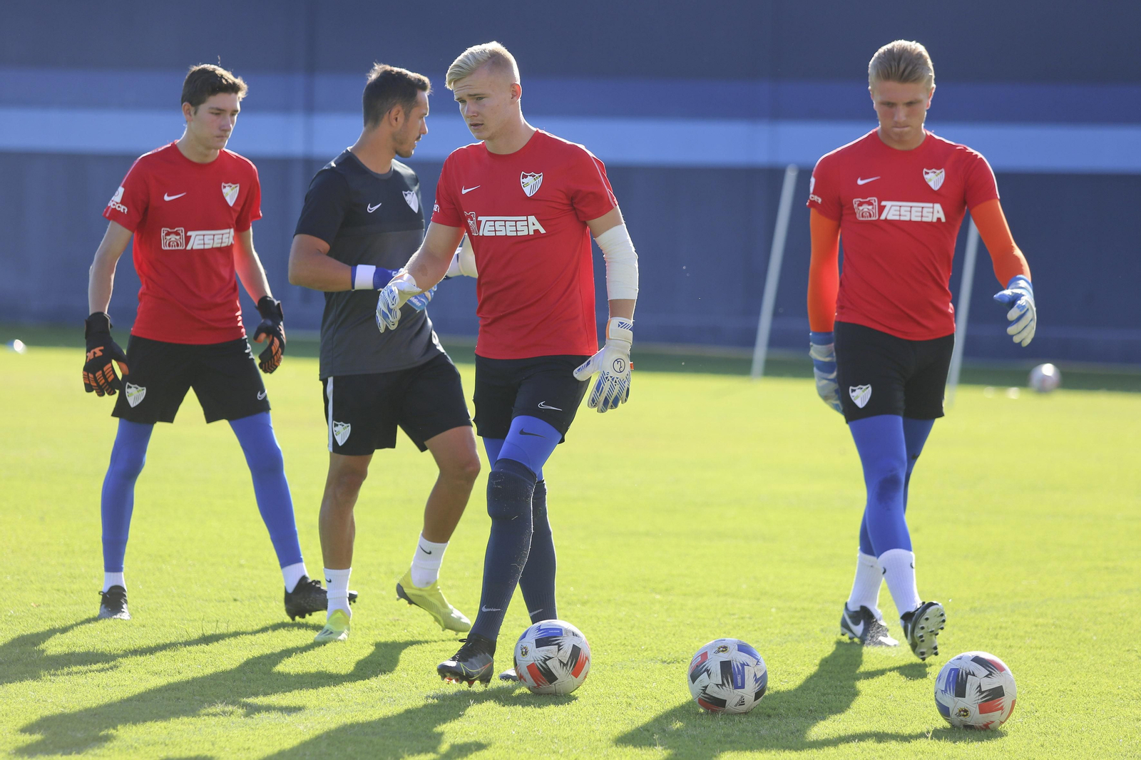 Carlos López y Dani Strindholm, durante un entrenamiento del filial. Carlos López y Dani Strindholm, durante un entrenamiento del filial.