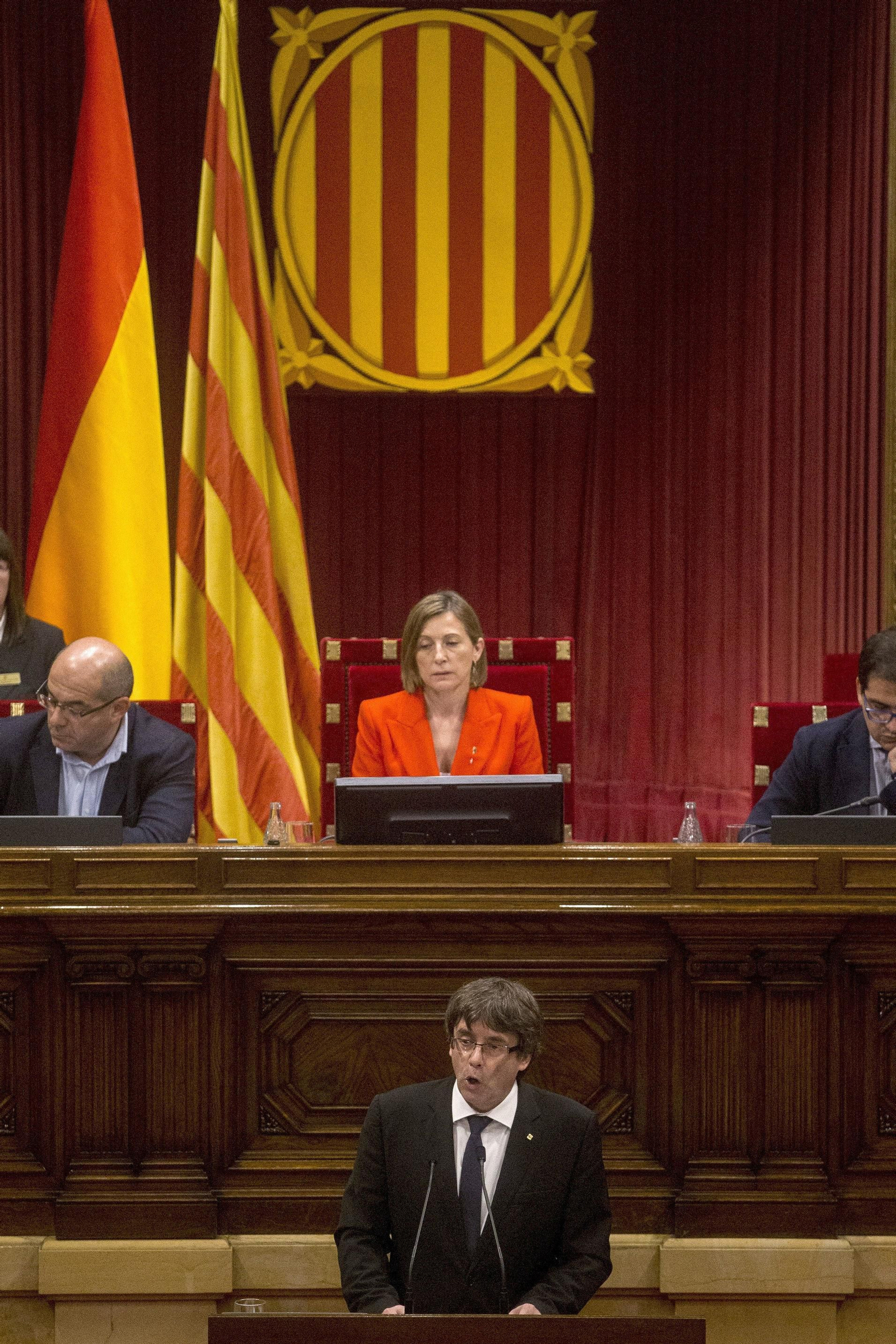 La declaración de la independencia catalana "en suspenso", en imágenes