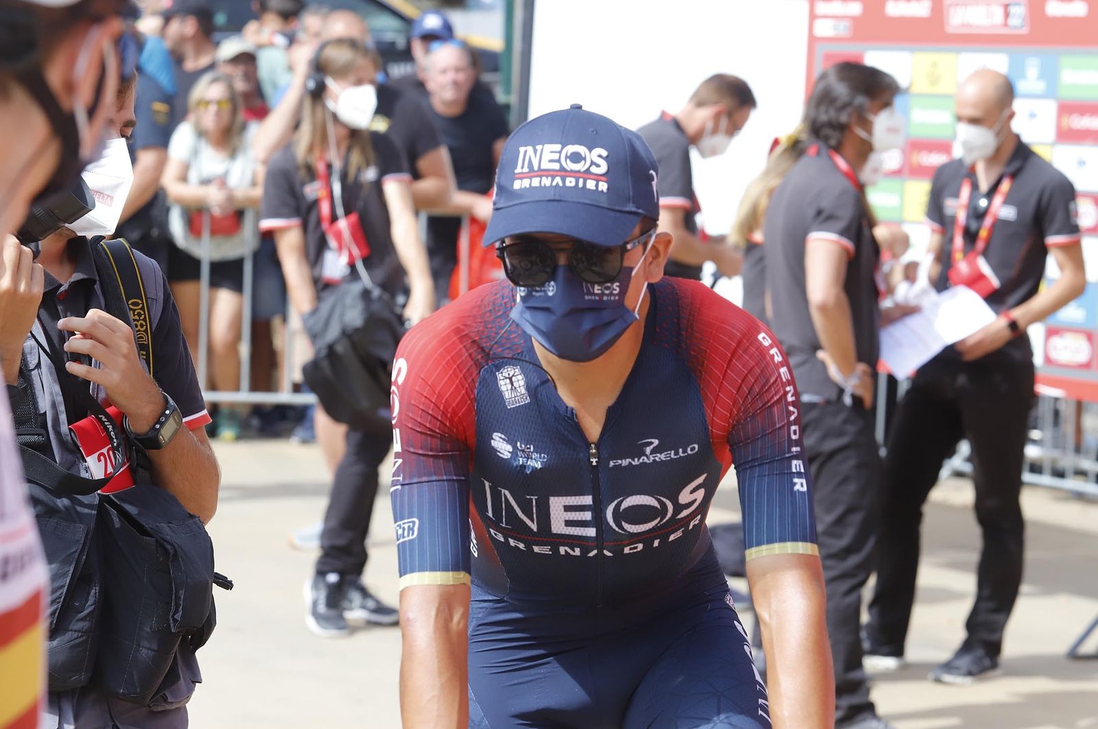 Imágenes de la Vuelta Ciclista a España en su salida desde Aracena en la 17ª etapa