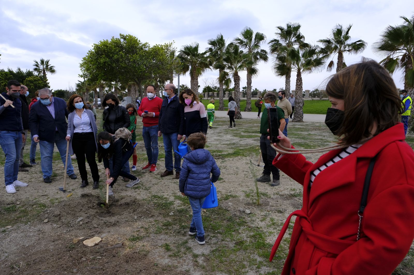 Plantación de árboles en el Parque del Andarax. Día de Andalucía.