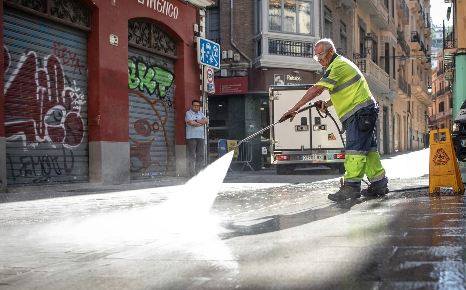 El nuevo contrato de limpieza de Granada sigue a la espera del tribunal municipal