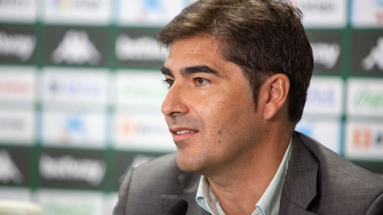 El presidente del Real Betis, Ángel Haro, en la presentación de Sabaly.