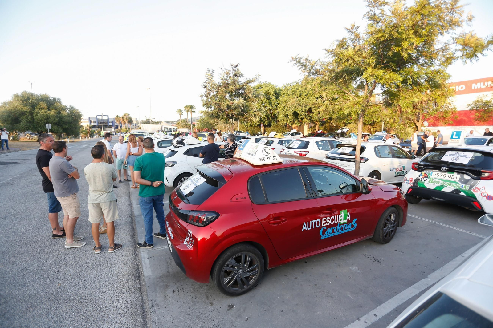 Concentración de autoescuelas en Algeciras.