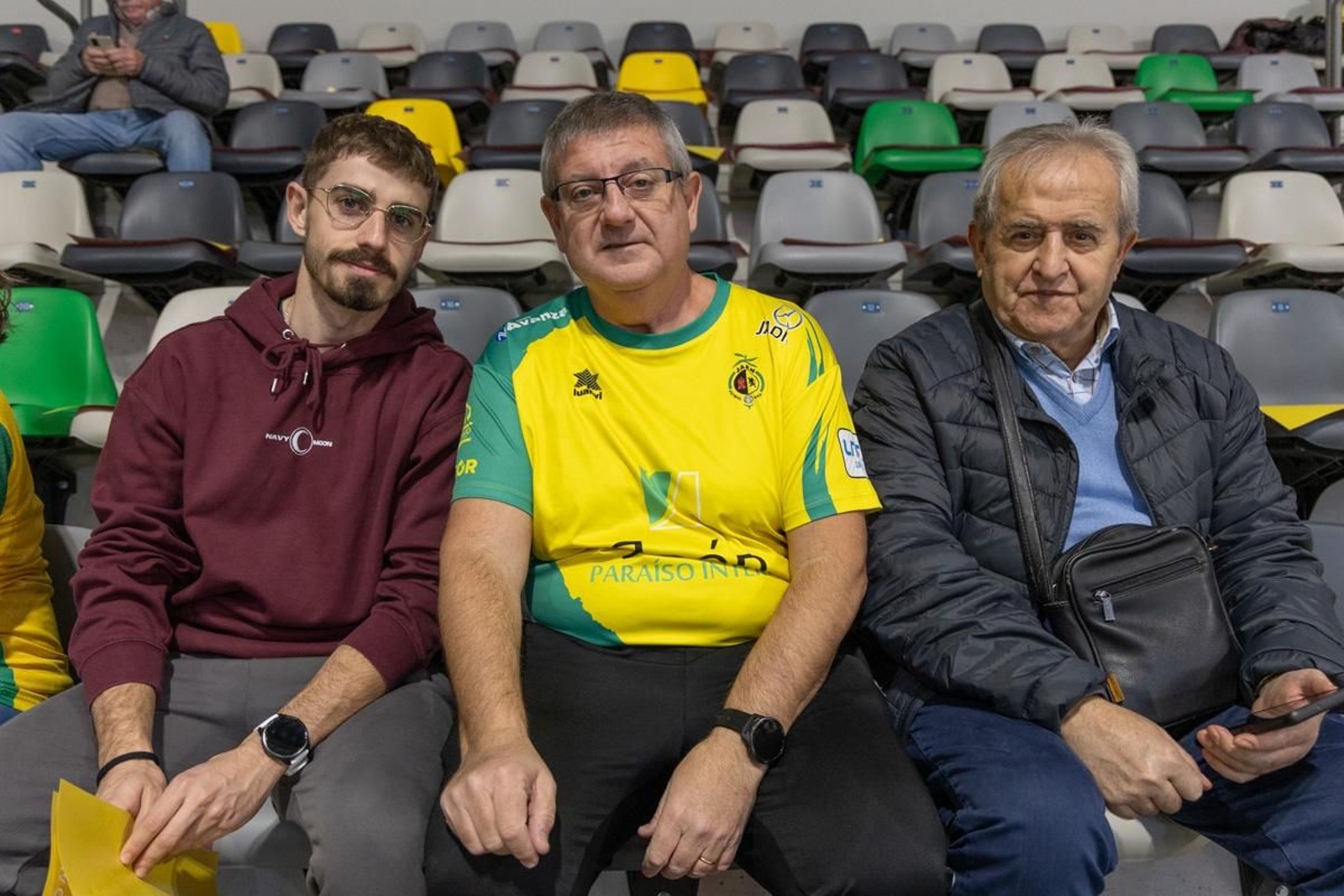 La fiesta amarilla en la goleada del Jaén FS al Barça, en imágenes