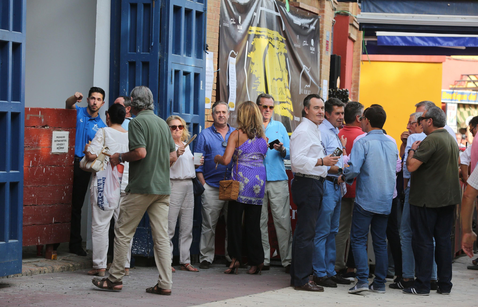Ambiente en la Plaza de Toros de la Merced