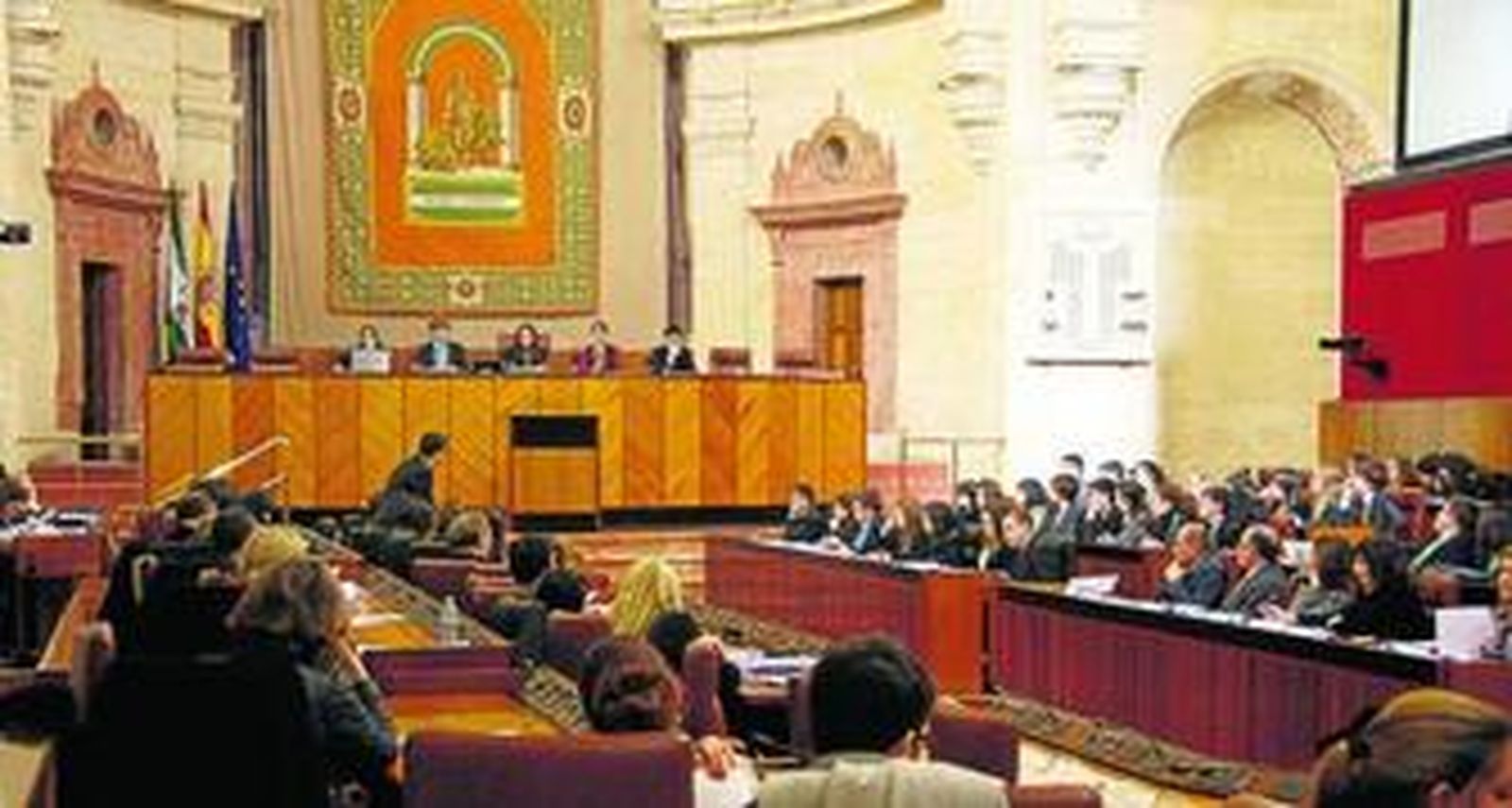 Estudiantes celebran un pleno en el Parlamento de Andalucía.