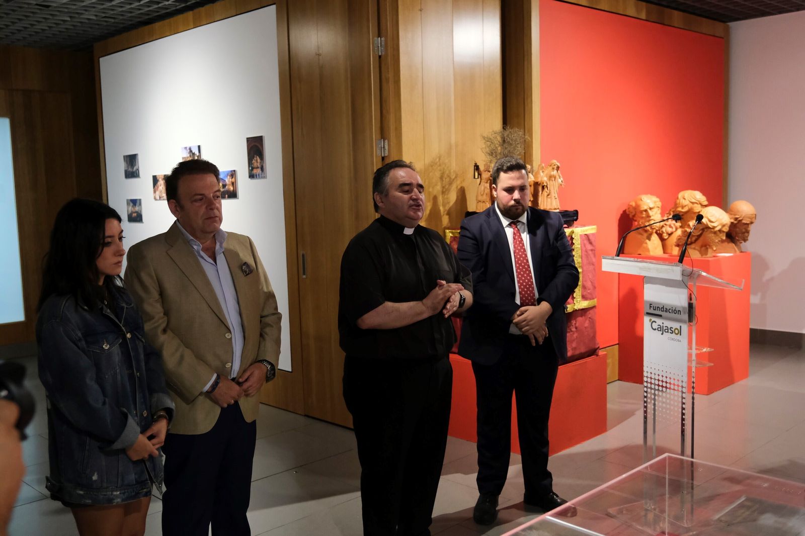 Las imágenes de la exposición del décimo aniversario de la Salud de Córdoba en la Fundación Cajasol