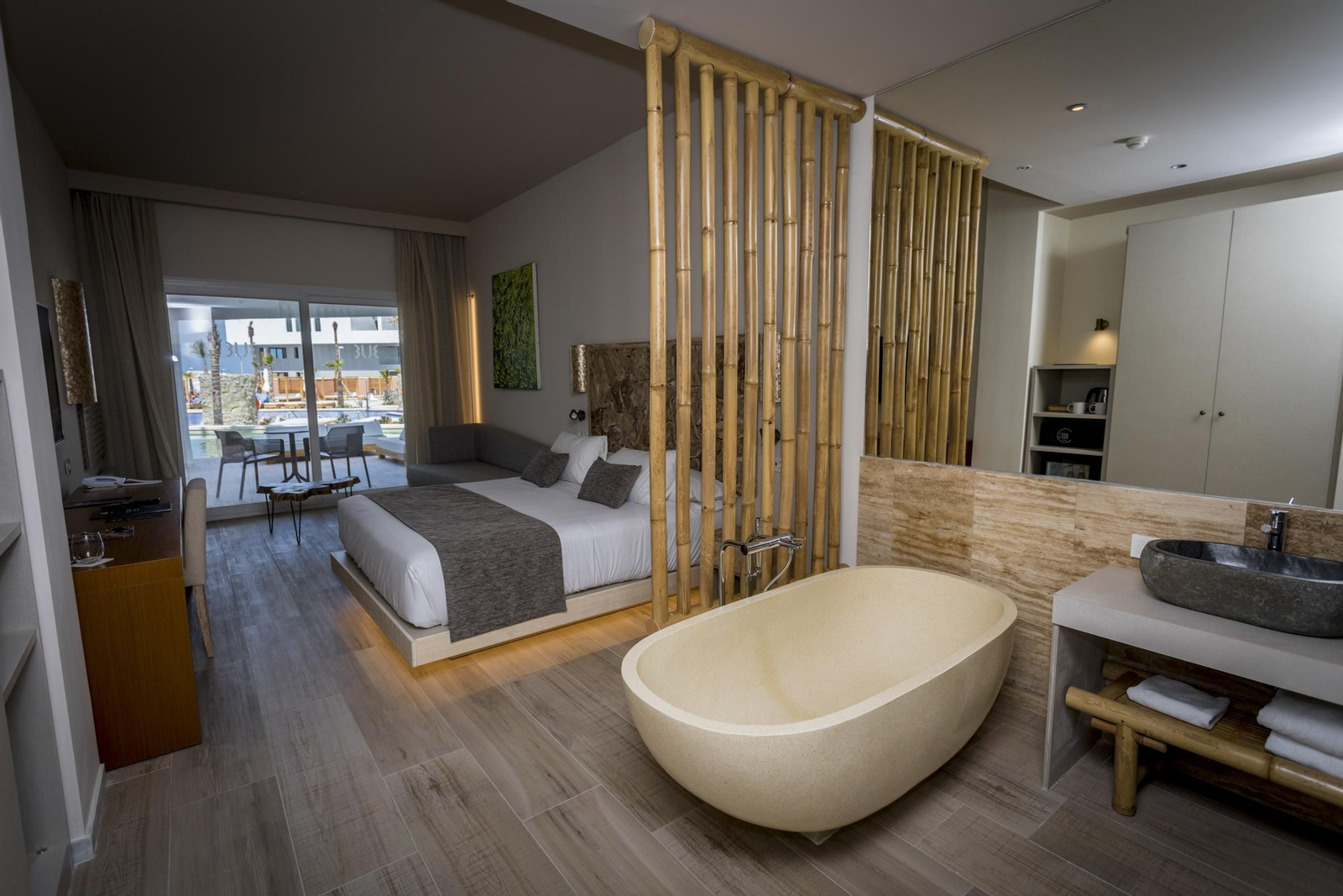 El hotel Zahara Beach & Spa, en imágenes