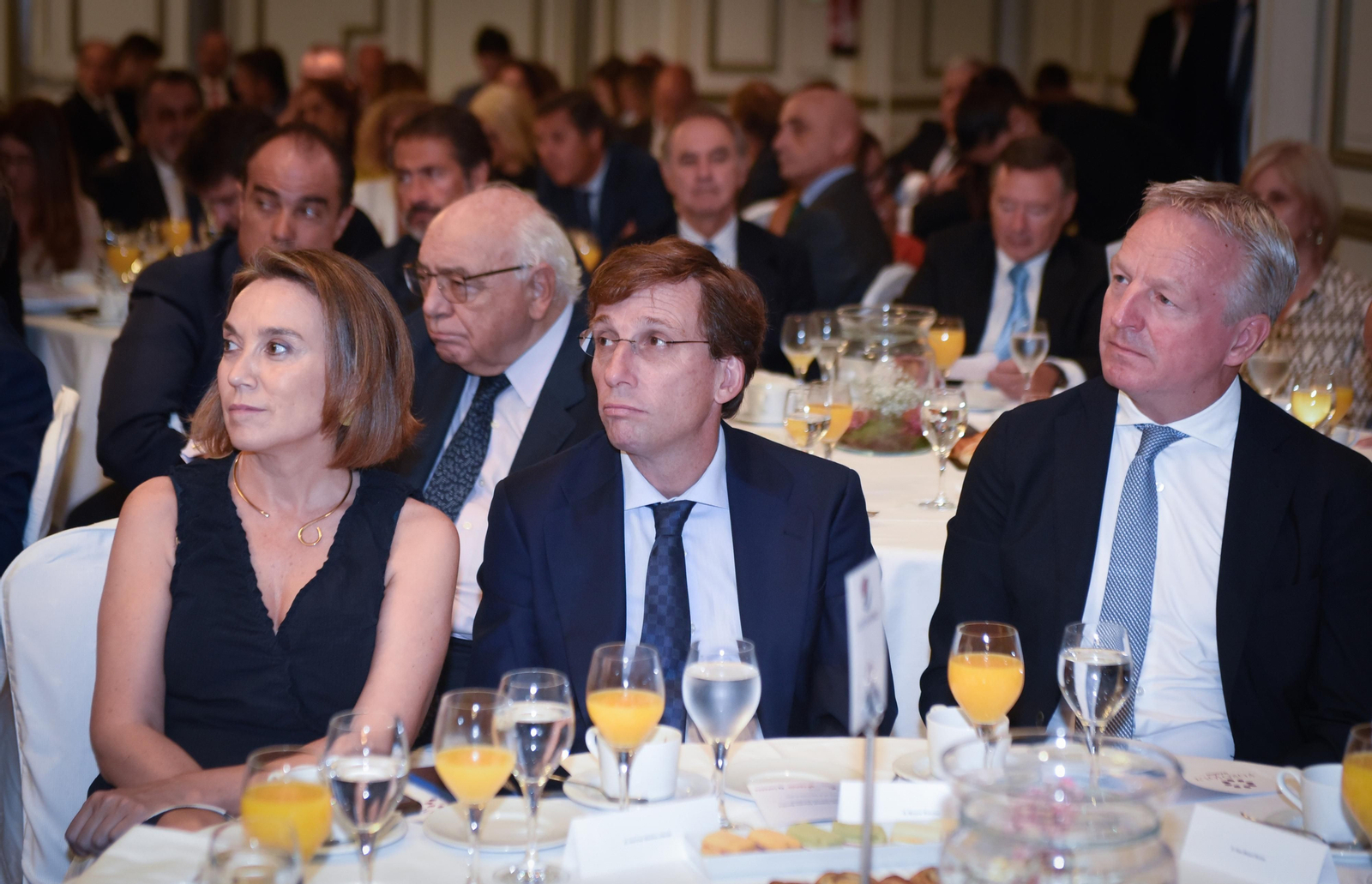 Los invitados al Foro Joly con Juanma Moreno en Madrid, en imágenes