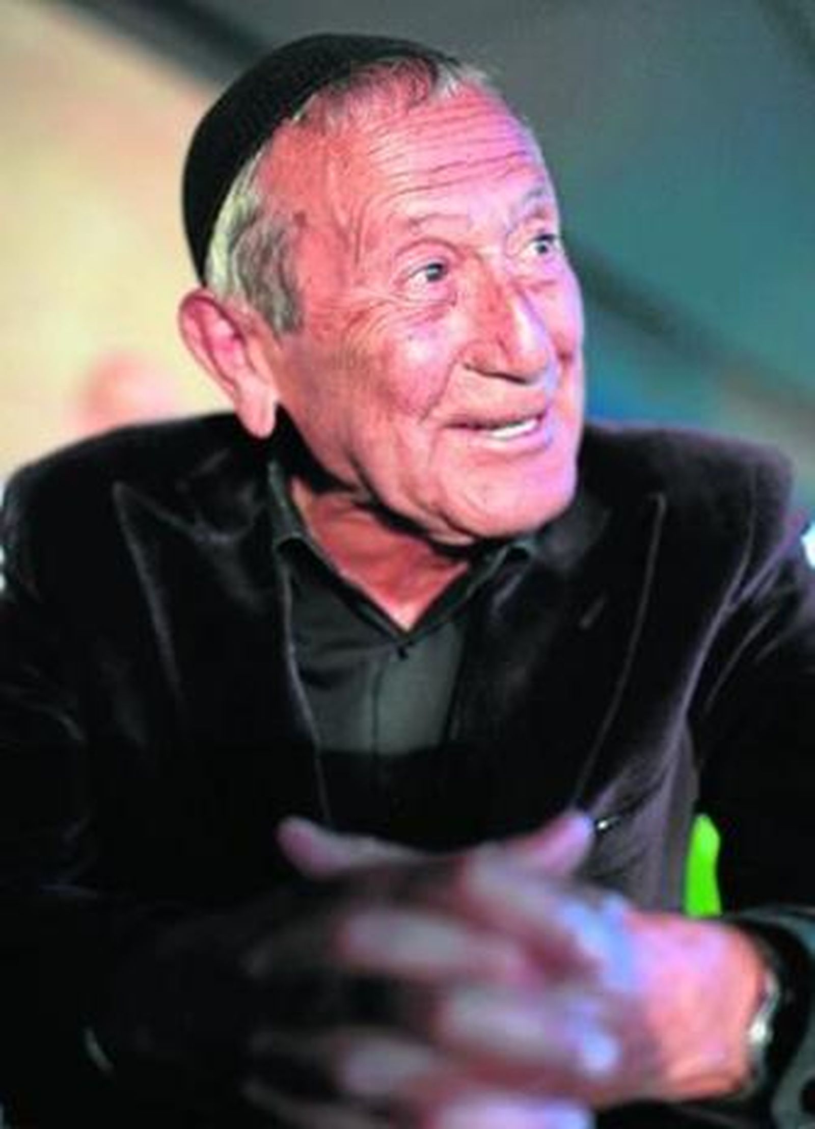 El maestro cordobés Elio Berhanyer, leyenda viva de la moda española del siglo XX.