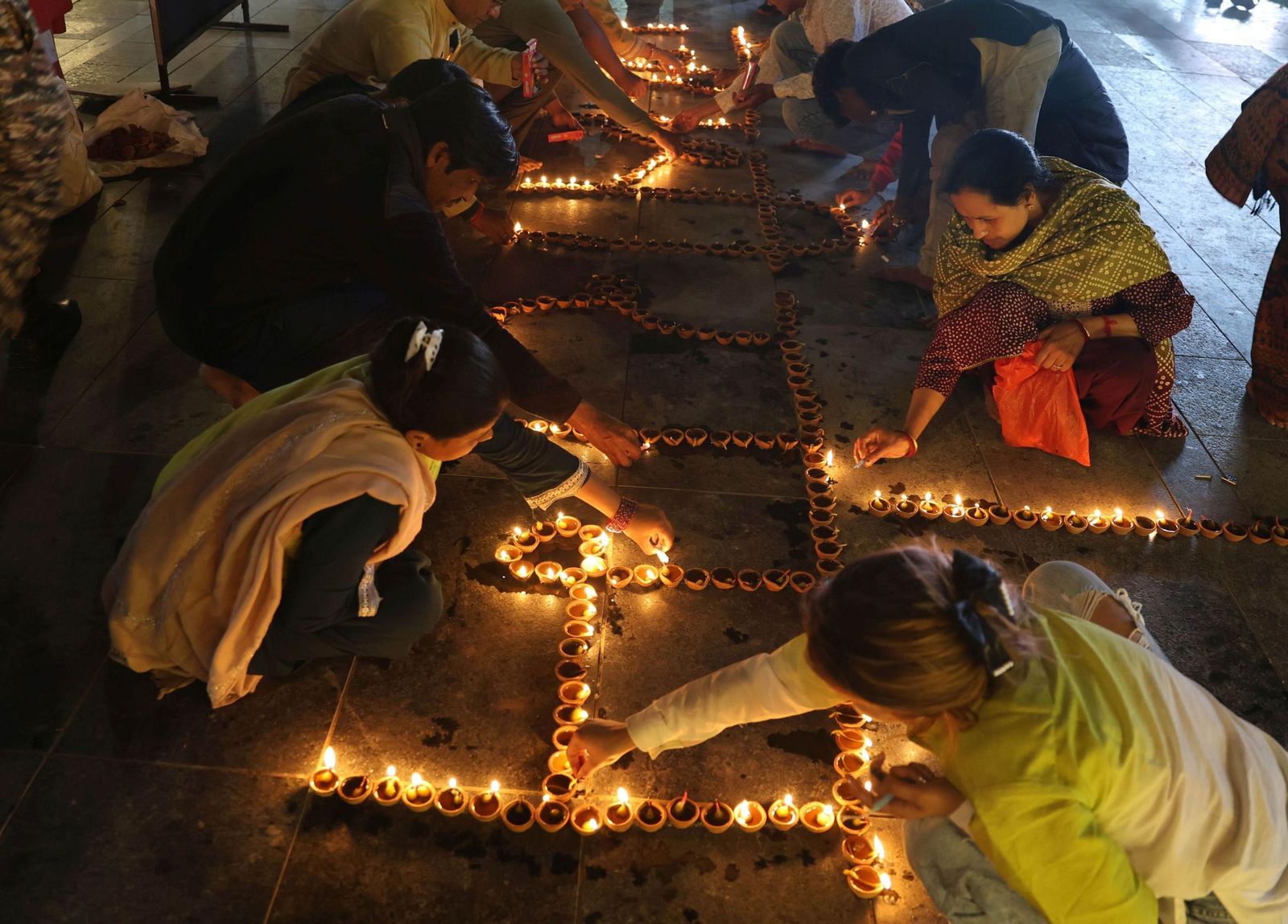 Las preciosas imágenes de la celebración del Diwali en India: un festival de luz y color