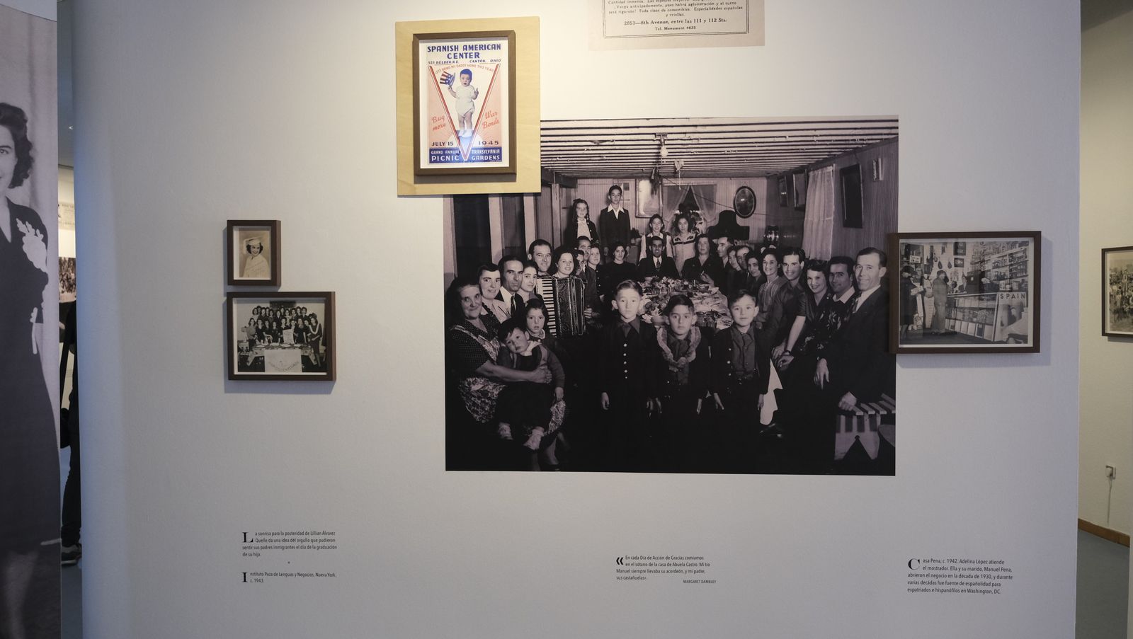 Imágenes de la exposición 'Emigrantes Invisibles. Españoles en EEUU 1868/1945', en el Museo de Almería