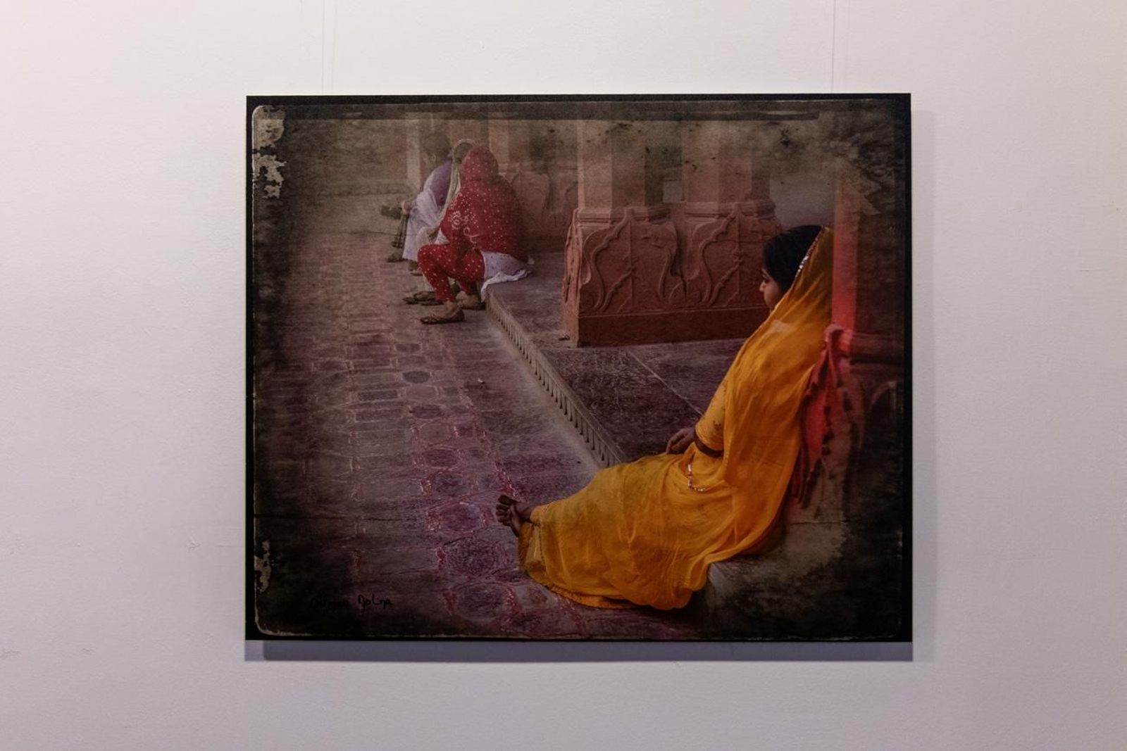 ‘Saris de seda, realidades desveladas’: una mirada fotográfica a la fuerza y dignidad de las mujeres de la India en los Baños Árabes de Jaén