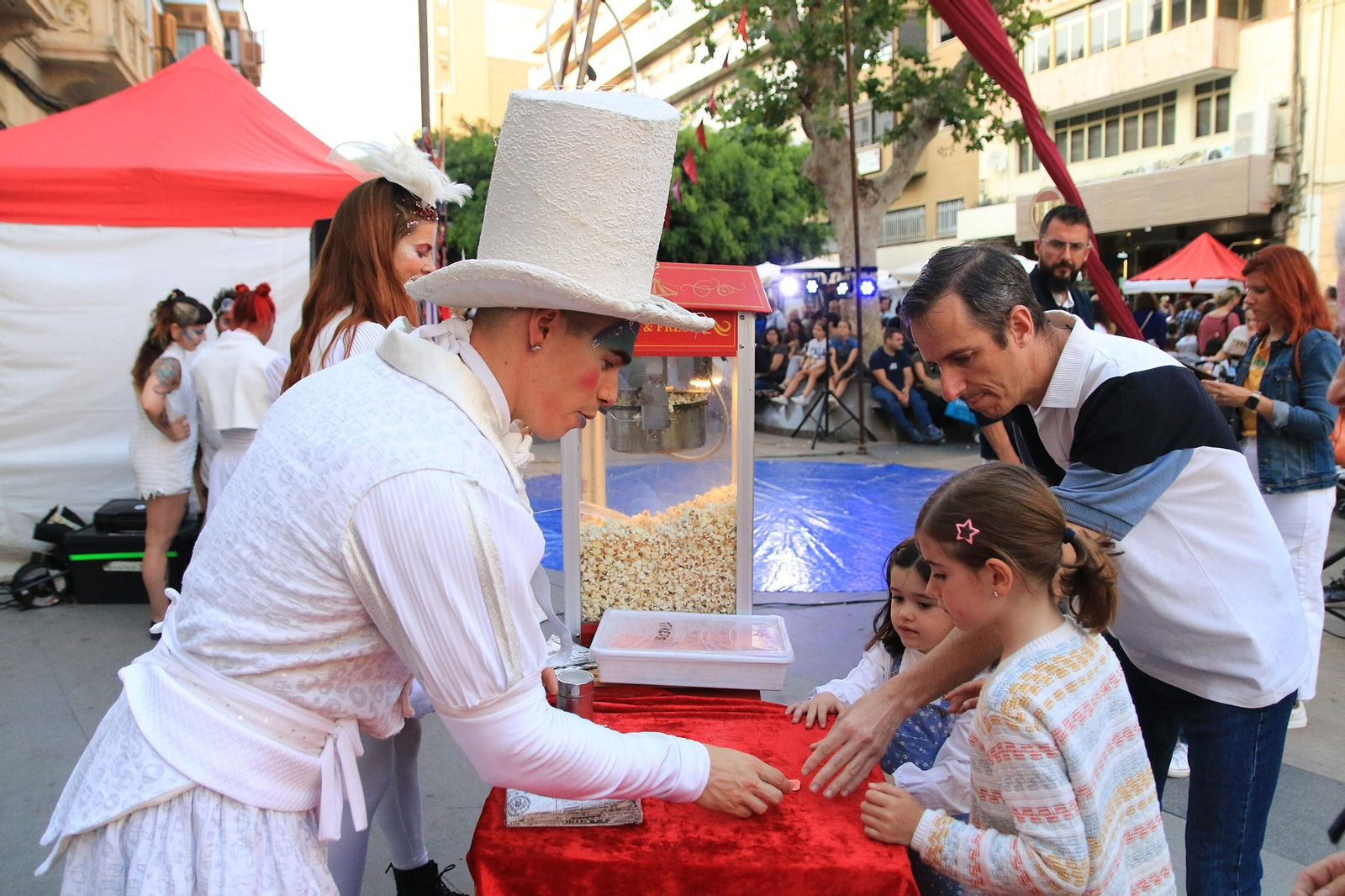 Imágenes de la Noche en Blanco, en Almería