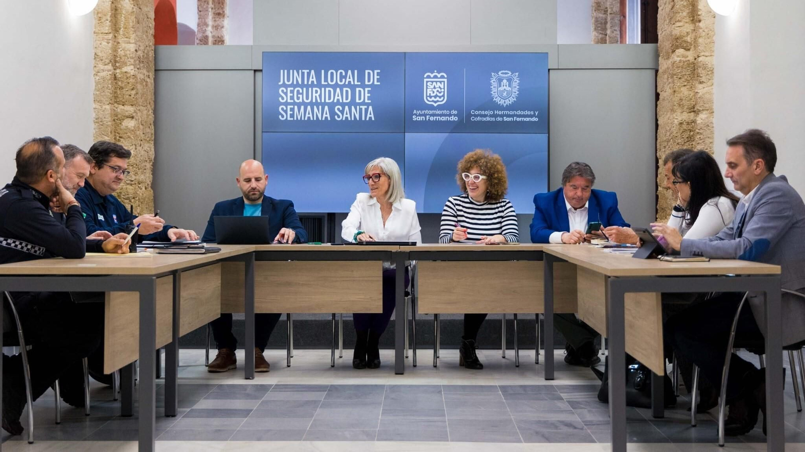 Reunión de coordinación para la Semana Santa celebrada ayer en el Ayuntamiento de San Fernando, donde se cerraron los detalles del plan de seguridad.