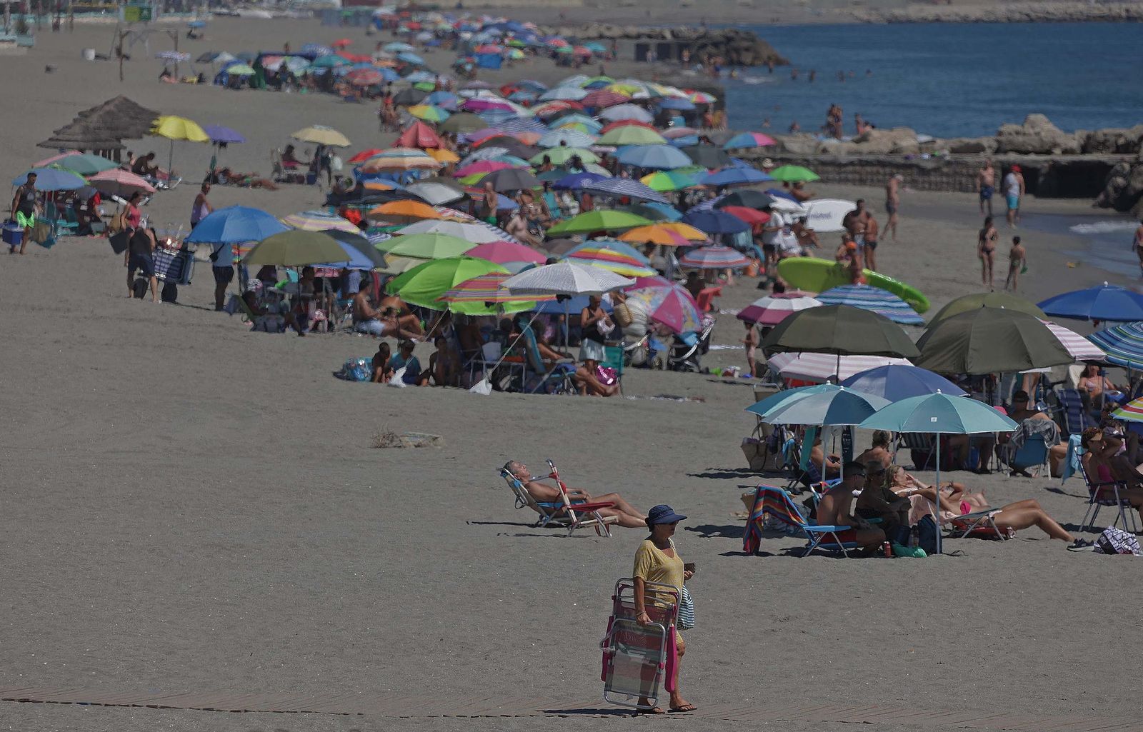 Fotos del domingo en la playa de Levante de La Línea