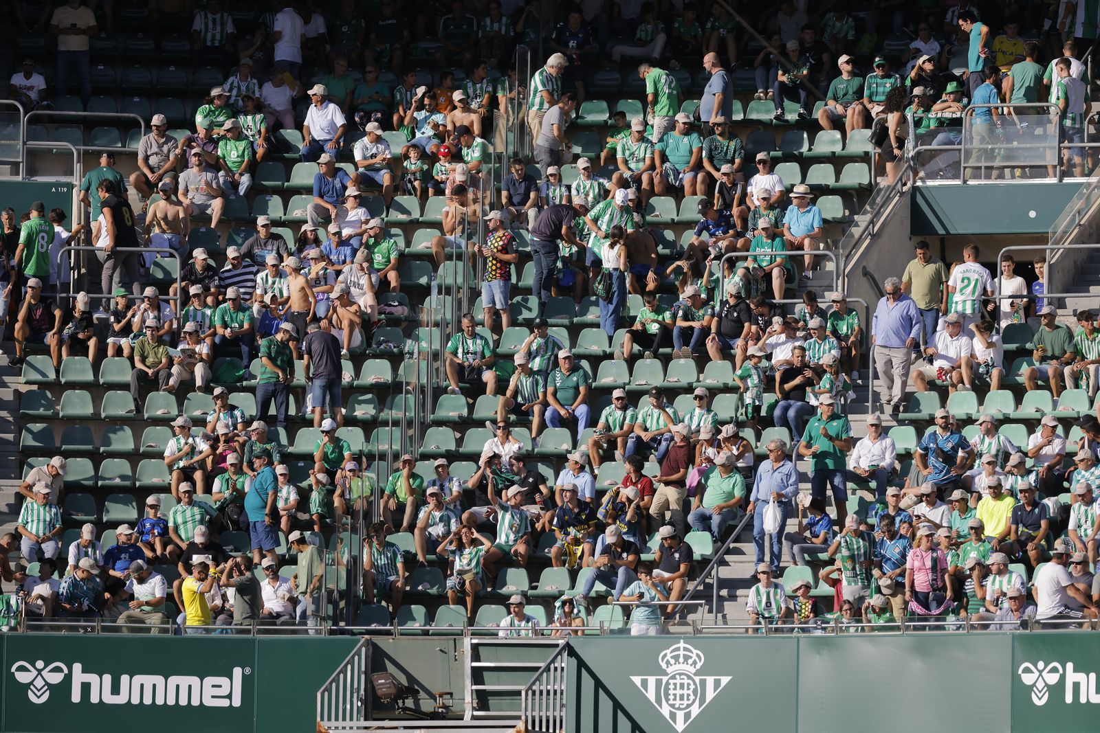 Búscate en las fotos del Betis-Cádiz