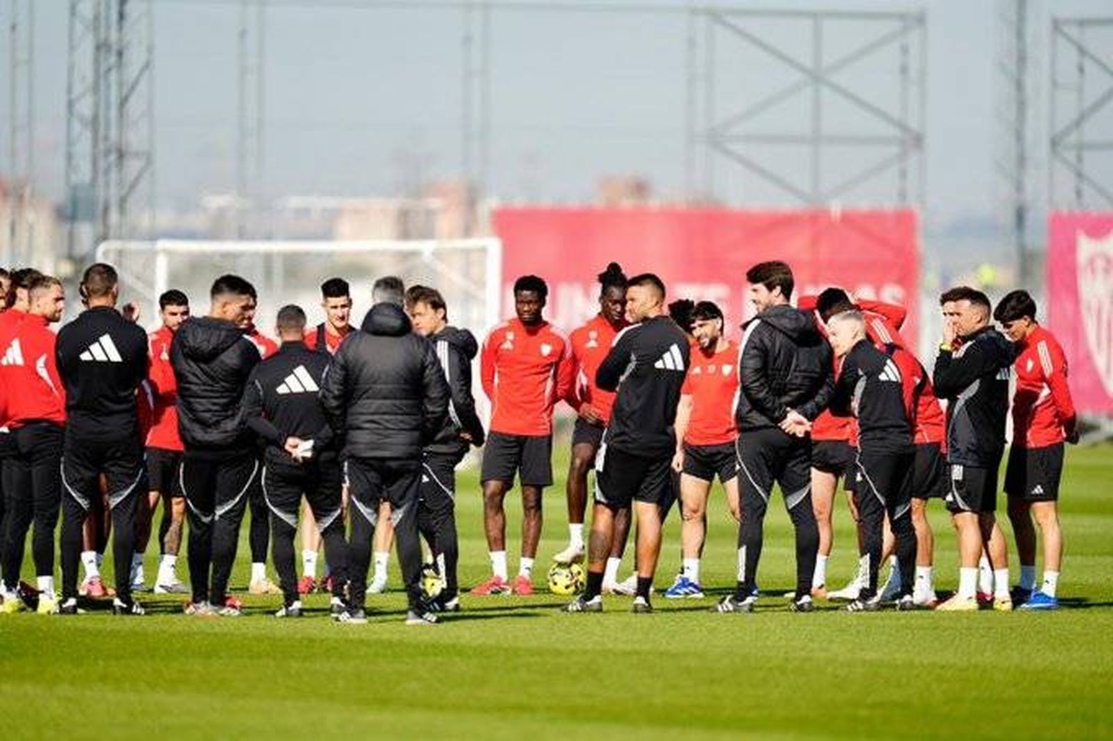 Los jugadores del Sevilla comienzan a preparar la semana del derbi.