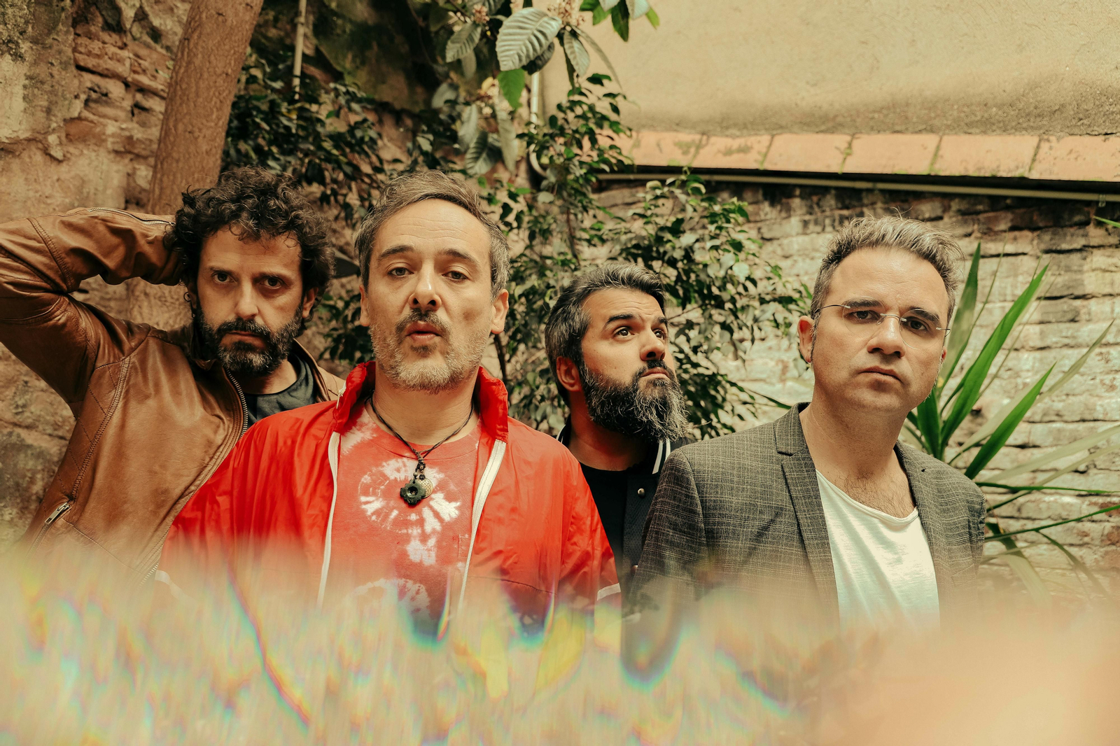Love of Lesbian en una imagen promocional. Love of Lesbian en una imagen promocional.