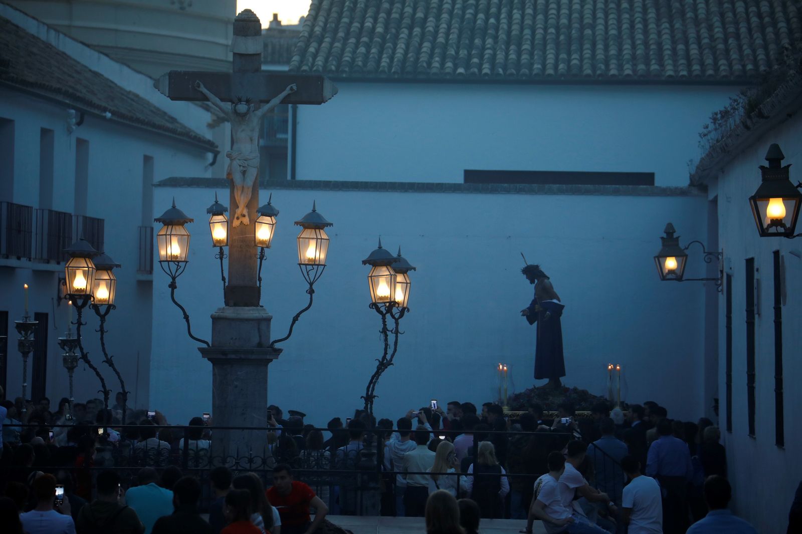 Las mejores imágenes del vía crucis de Nuestro Padre Jesús de la Humildad y Paciencia en Córdoba
