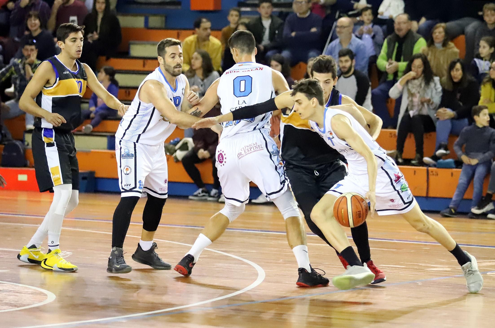 Las mejores fotos del partido de baloncesto Huelva - ULB