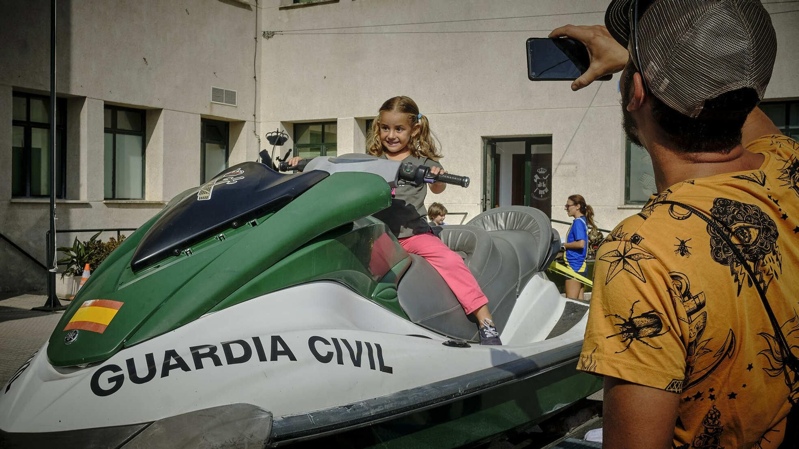 Instantánes durante la jornada de Puertas abiertas en el patio la Comandancia