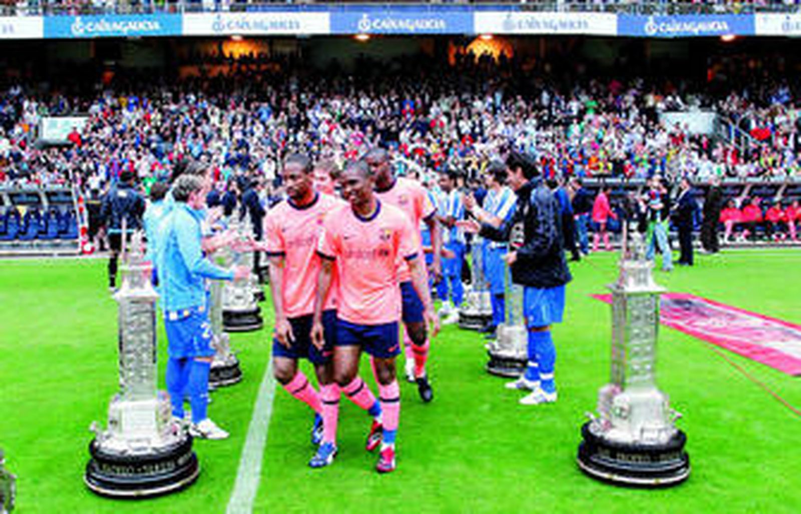 Pasillo al Barcelona entre Torres de Hércules, candidatas a Patrimonio de la Humanidad.