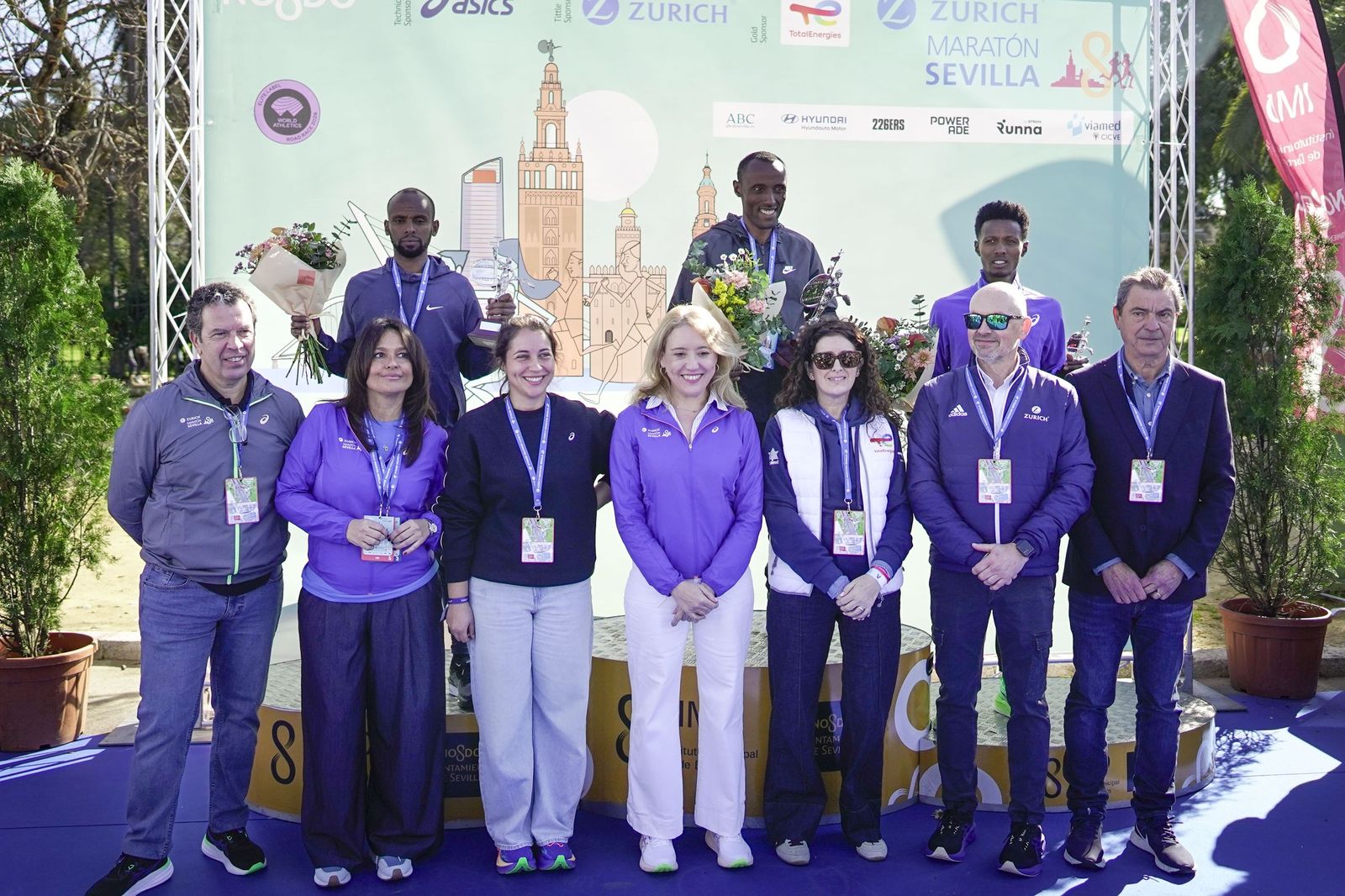Así ha sido la entrega de premios del Zúrich Maraton de Sevilla 2026