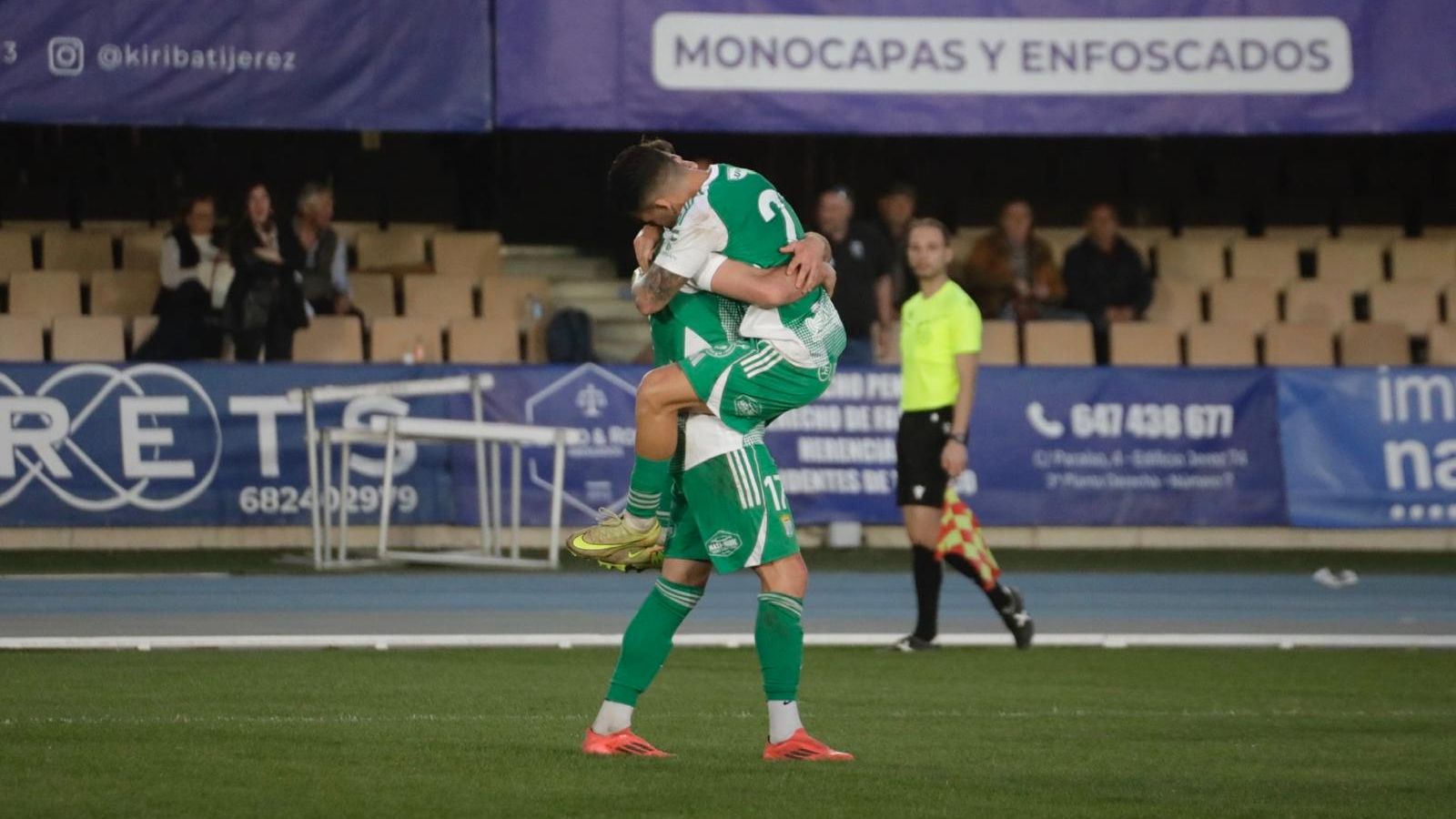 Chuma y Zequi celebran el 1-0.