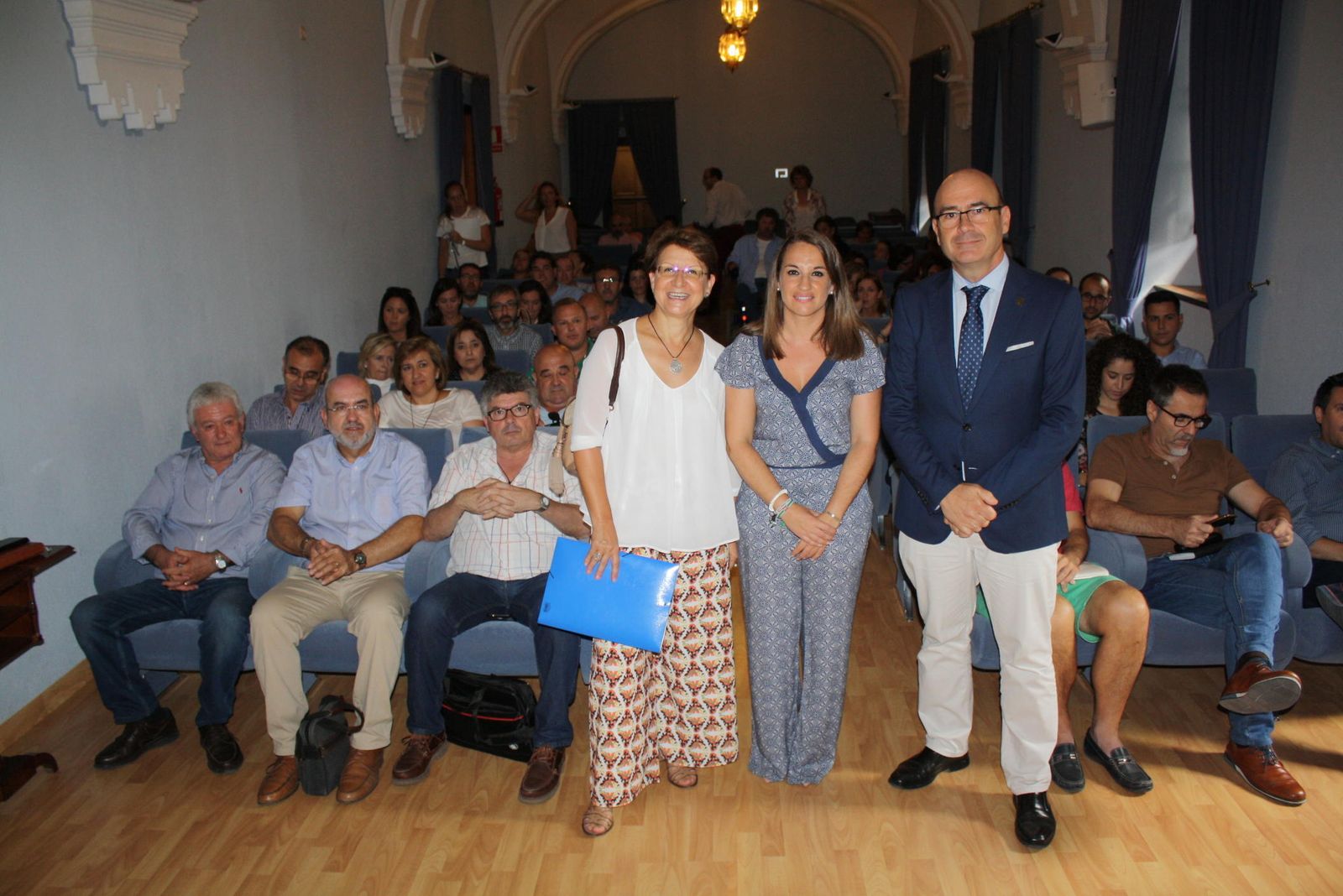 Francisca Jiménez, Esther Ruiz y Manuel Carmona, ayer en la presentación del programa.