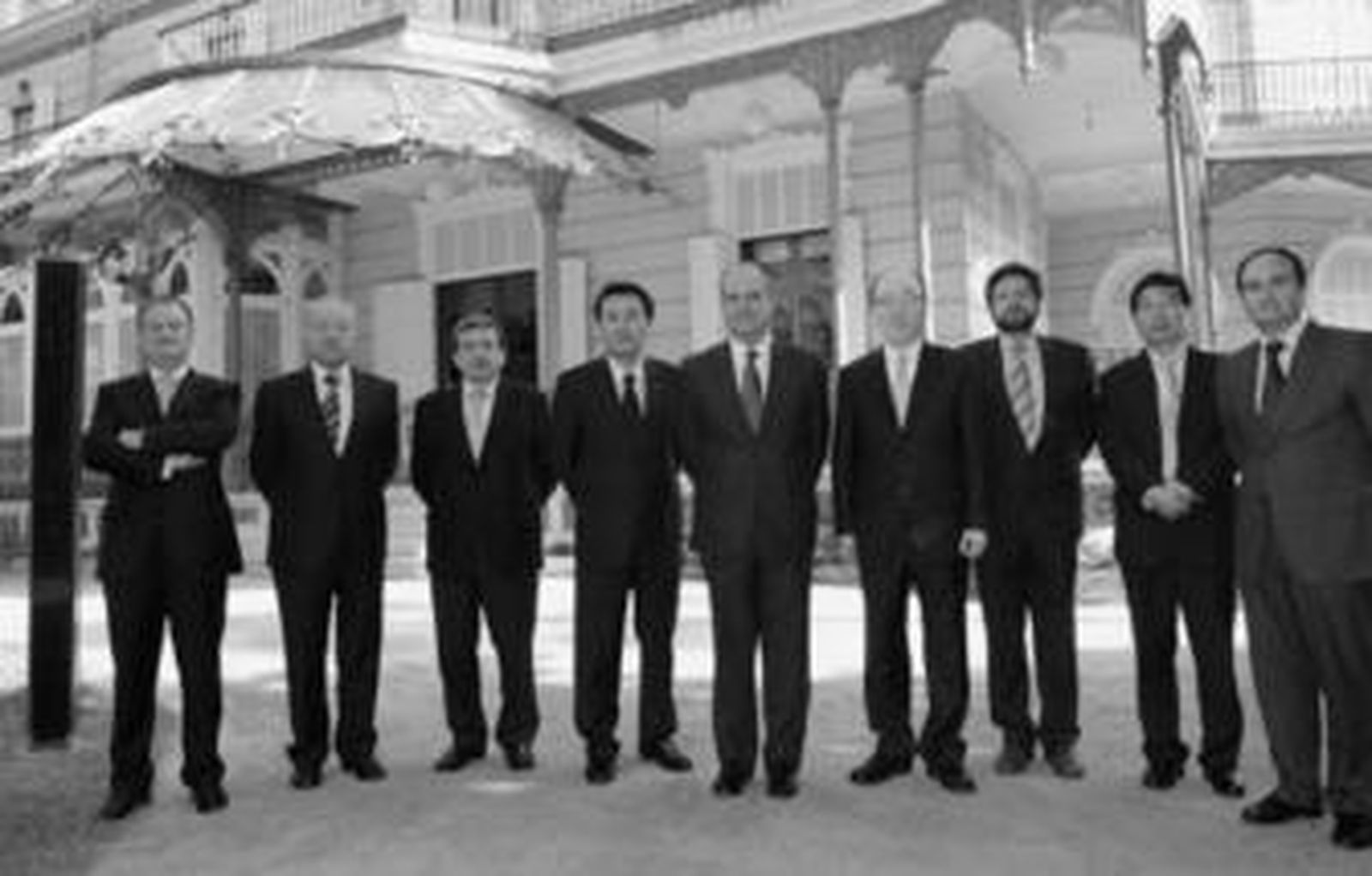 El vicepresidente ejecutivo de Hanjing, en Sevilla con Manuel Chaves y Manuel Morón.