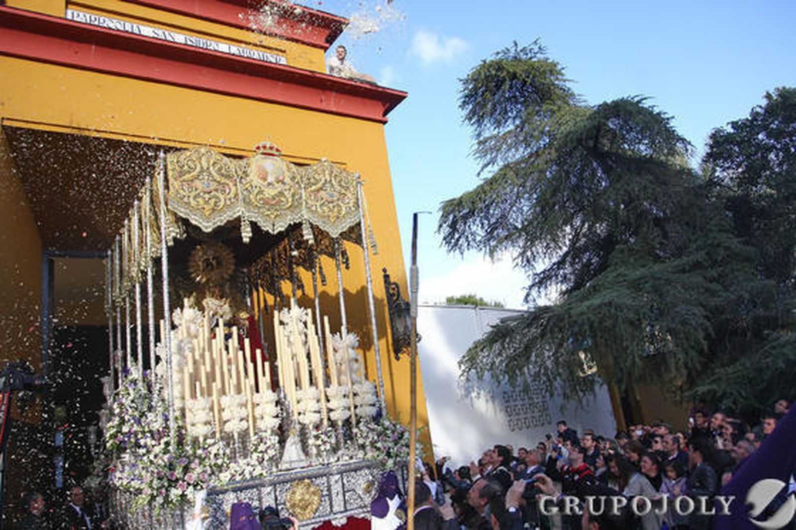 La Hermandad de Jesús de Nazaret, de Pino Montano. 

Foto: Belen Vargas