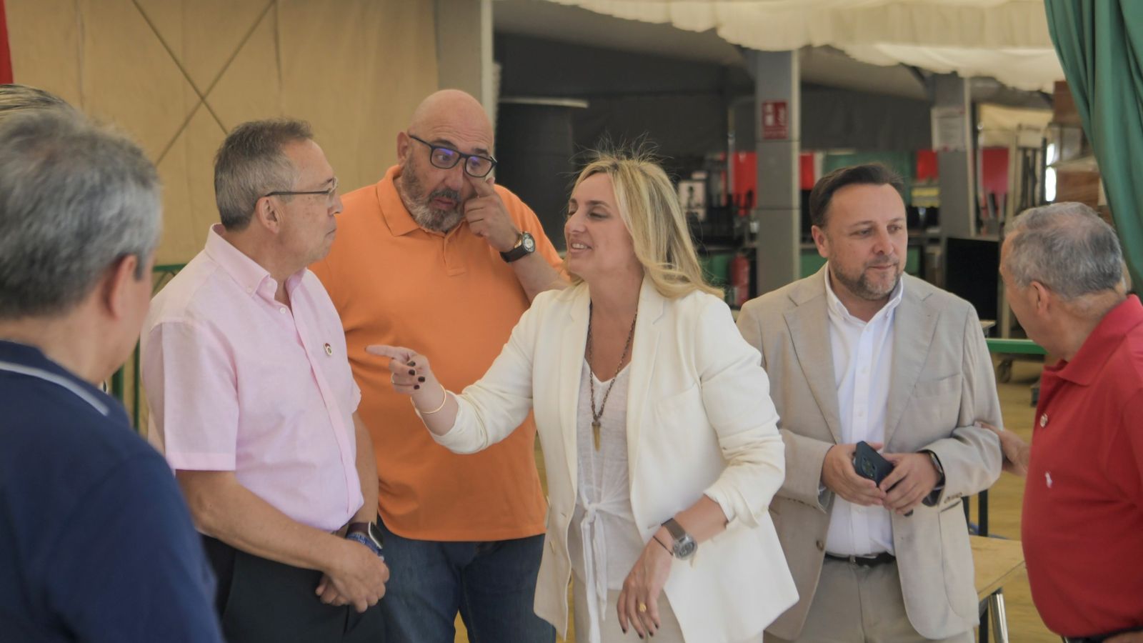 La alcaldesa de Granada, Marifrán Carazo, durante la visita para comprobar los trabajos en el ferial