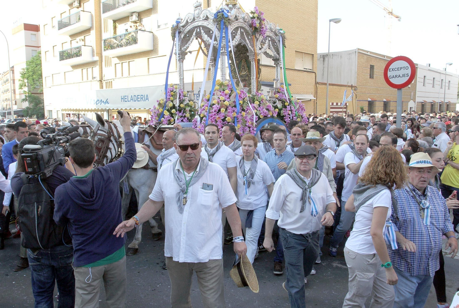 Imágenes de la salida de la Hermandad de Huelva