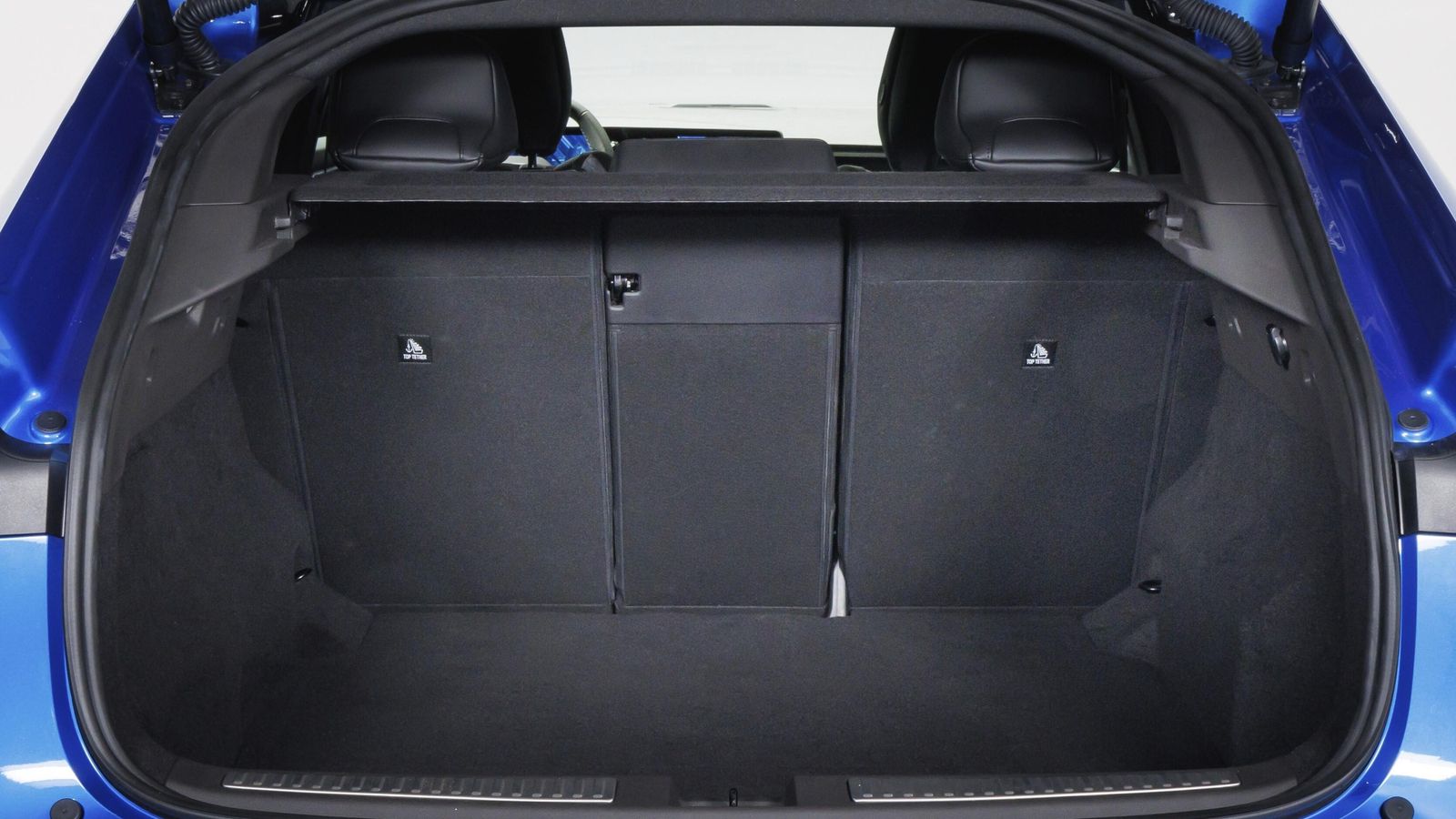 El maletero tendrá un volumen de 647 litros. En el Austral alcanza los 430 con el mismo motor de 200 CV, mientras que en el Espace es de 581 o 477 litros, según la configuración sea de cinco o siete plazas.