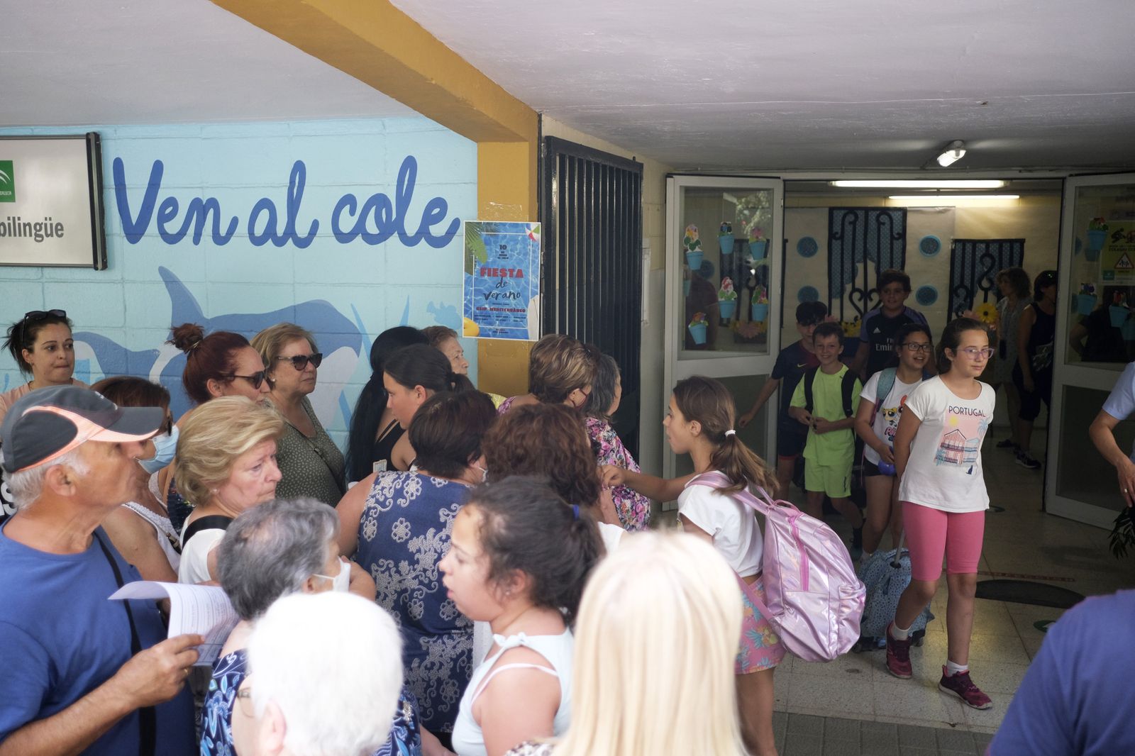 Protesta en el colegio Mediterráneo de Córdoba por los problemas de climatización, en imágenes